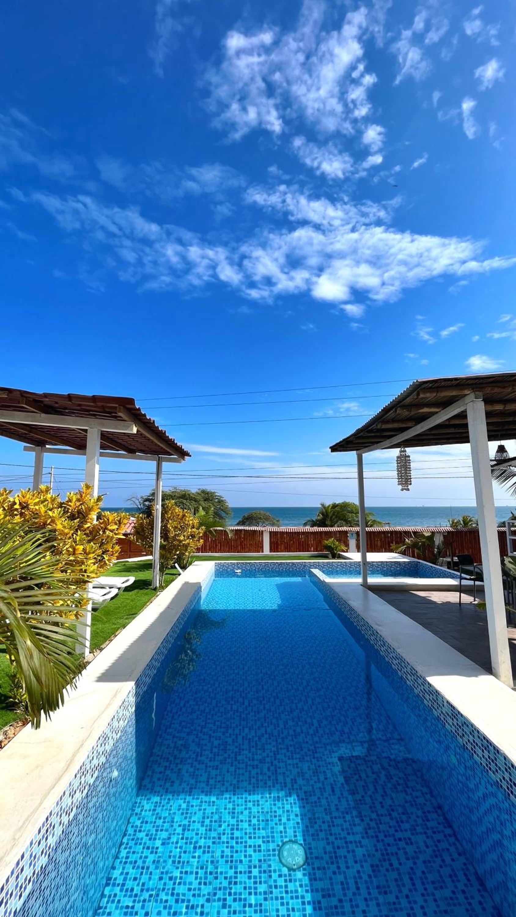 Five-Bedroom House photo 1