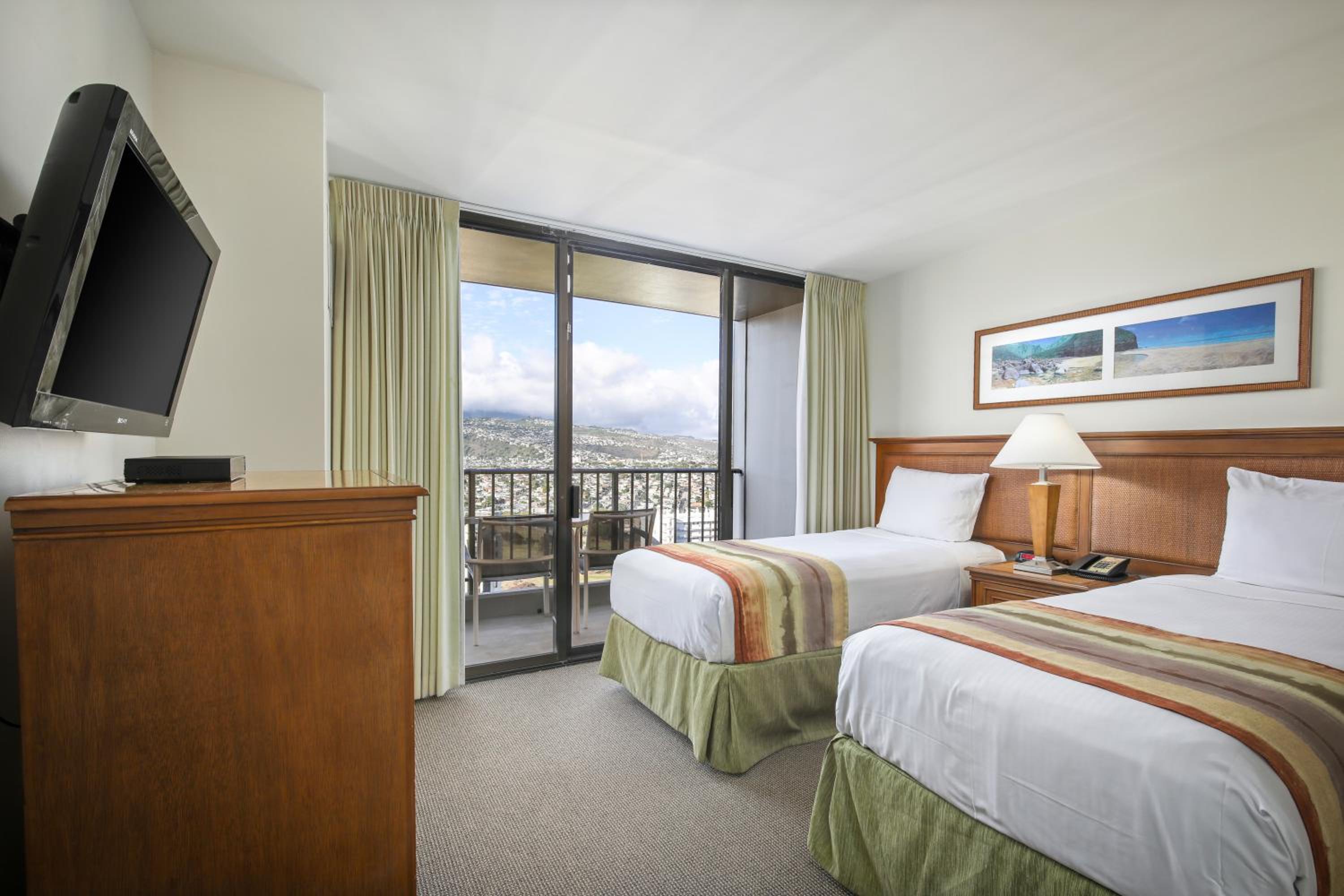 One-Bedroom Suite with Mountain View