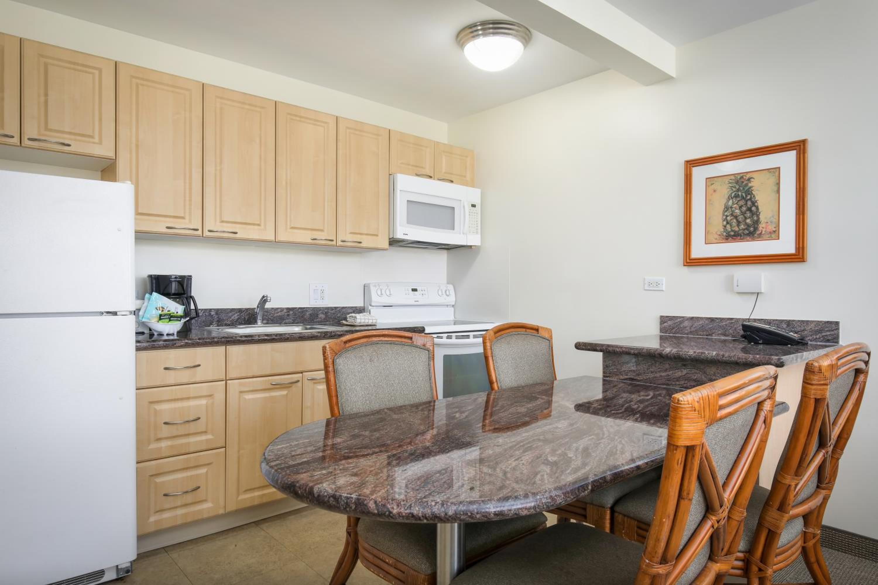One-Bedroom Suite with Mountain View thumbnail 5