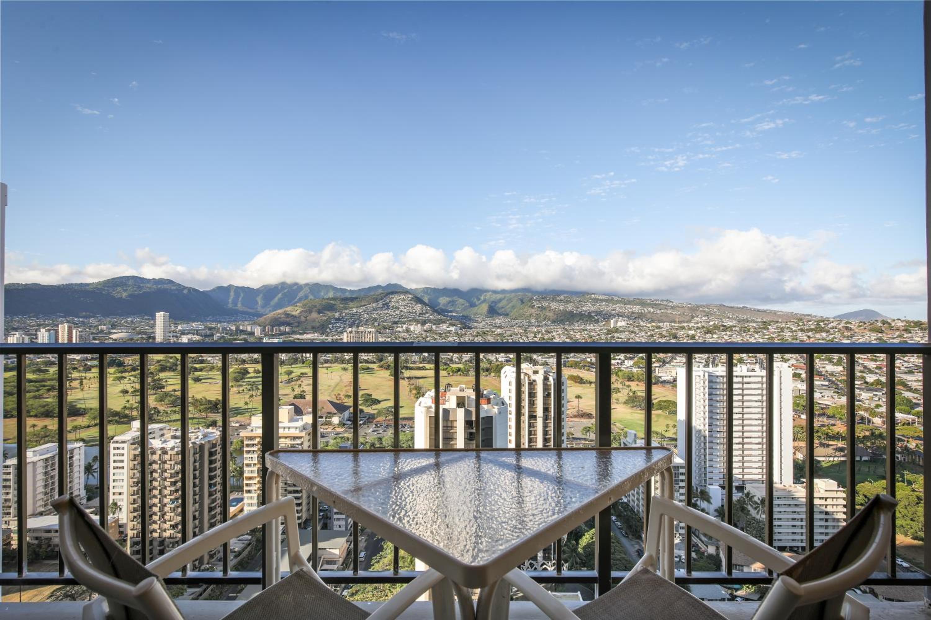 One-Bedroom Suite with Mountain View