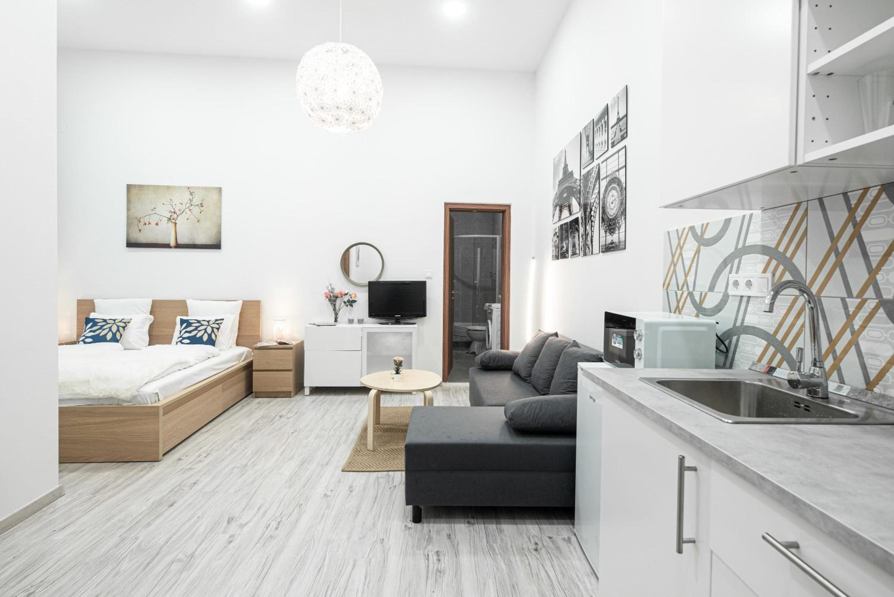 Apartment - Photo 2