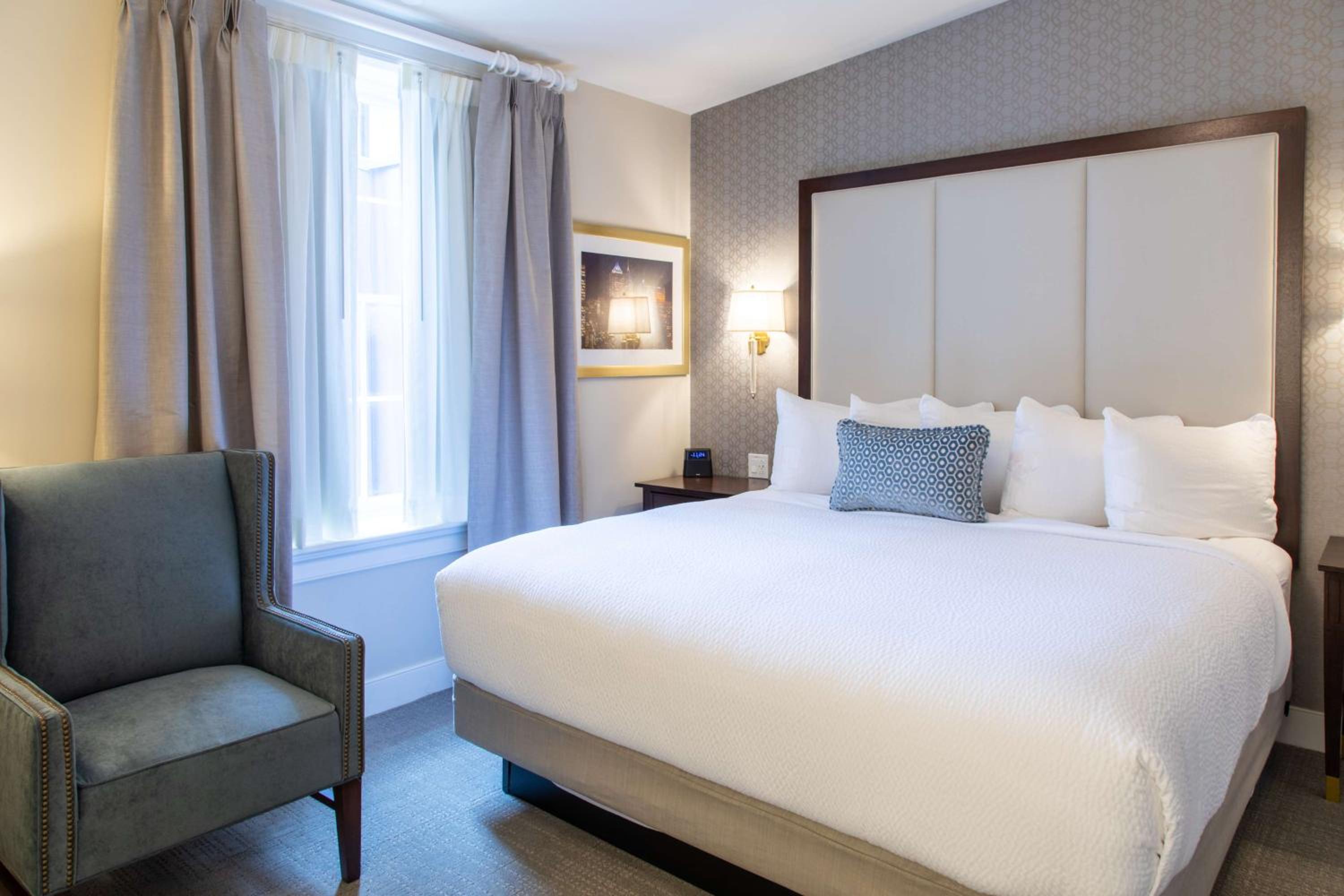 King Room with Walk-in Shower - Non-Smoking