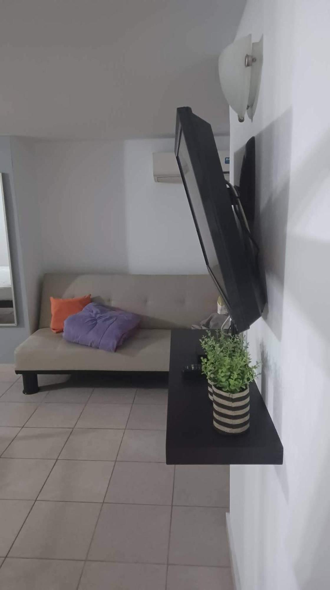 One-Bedroom Apartment - Photo 4