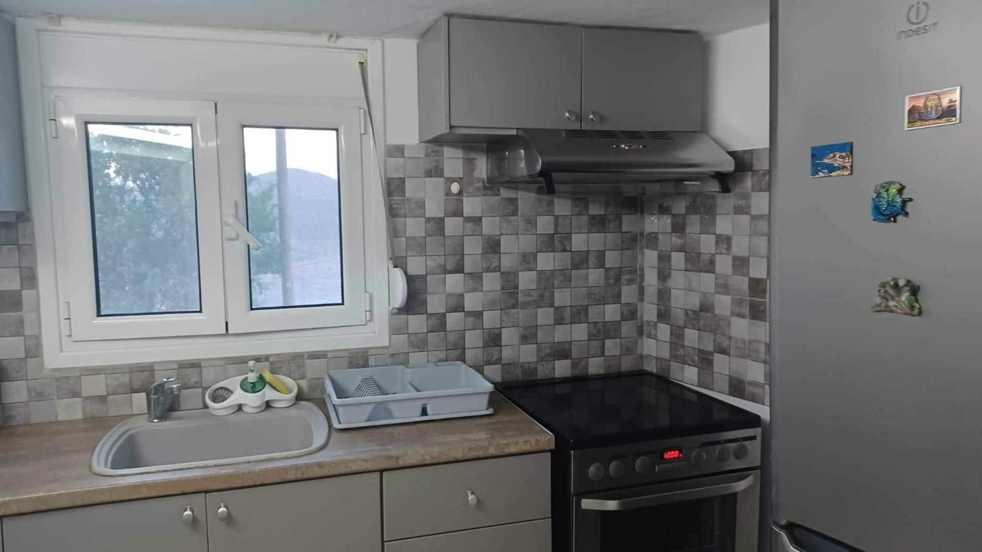 One-Bedroom Apartment - Photo 2