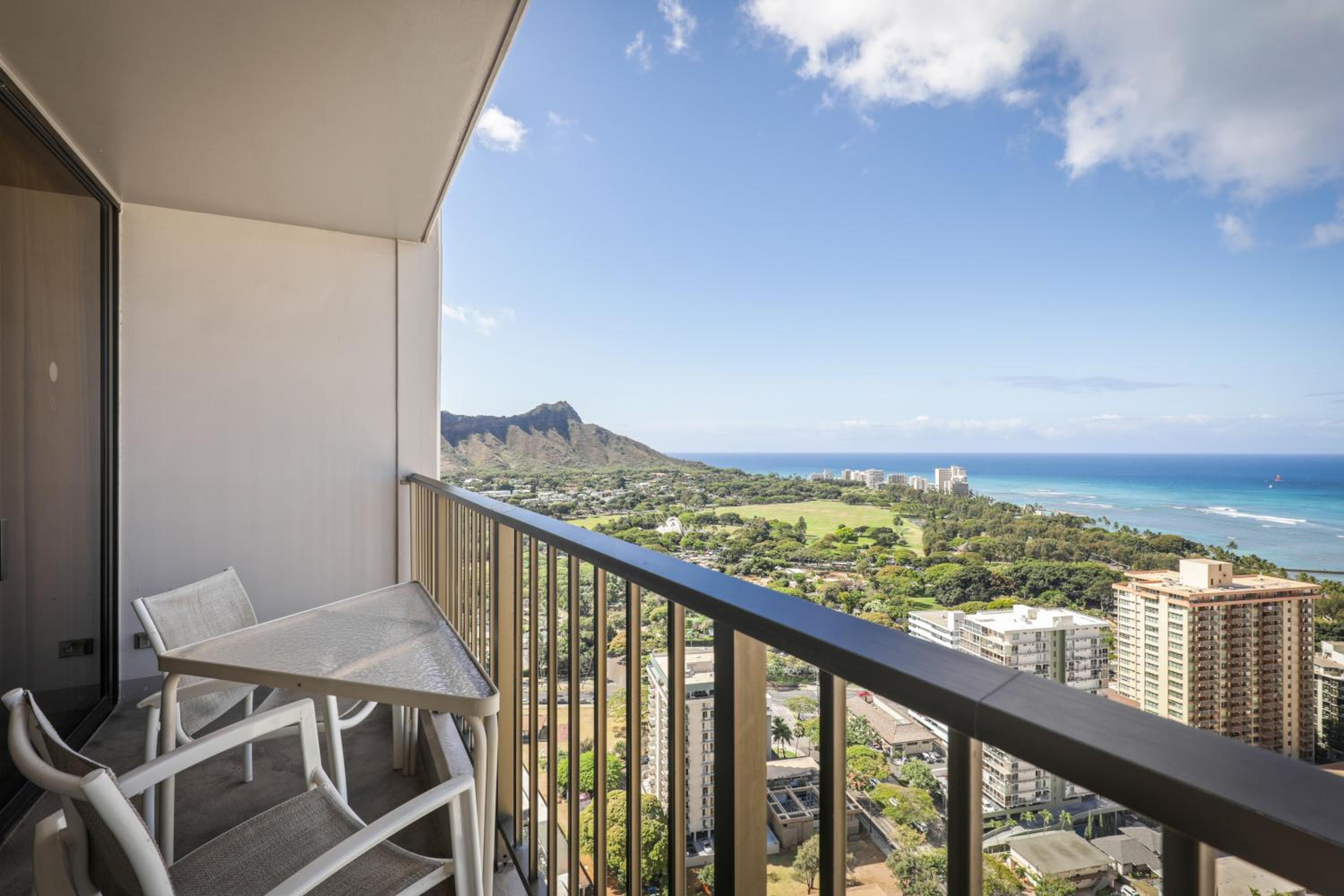 One-Bedroom Suite with Ocean View thumbnail 5