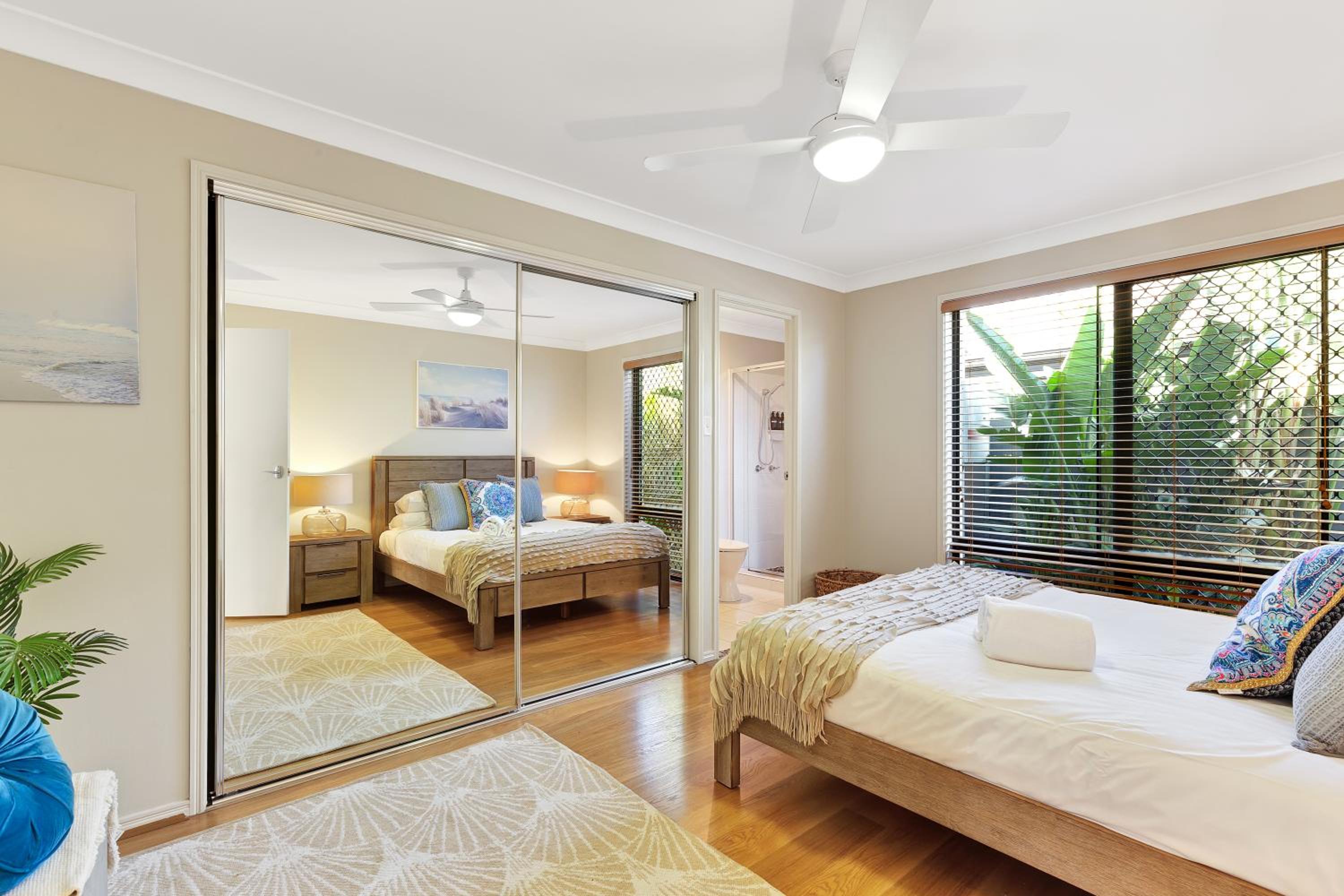 Five-Bedroom House photo 1