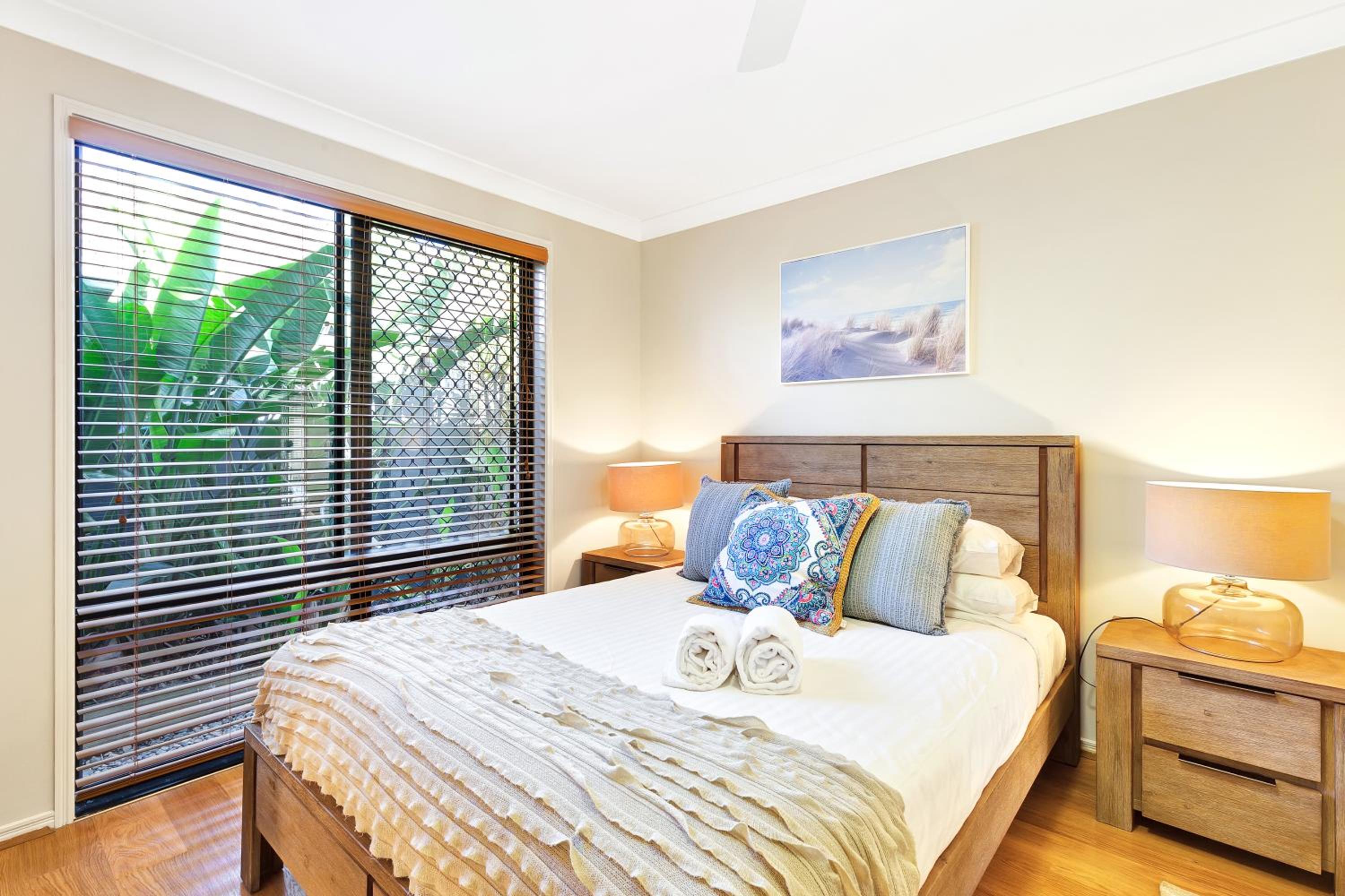 Five-Bedroom House photo 3
