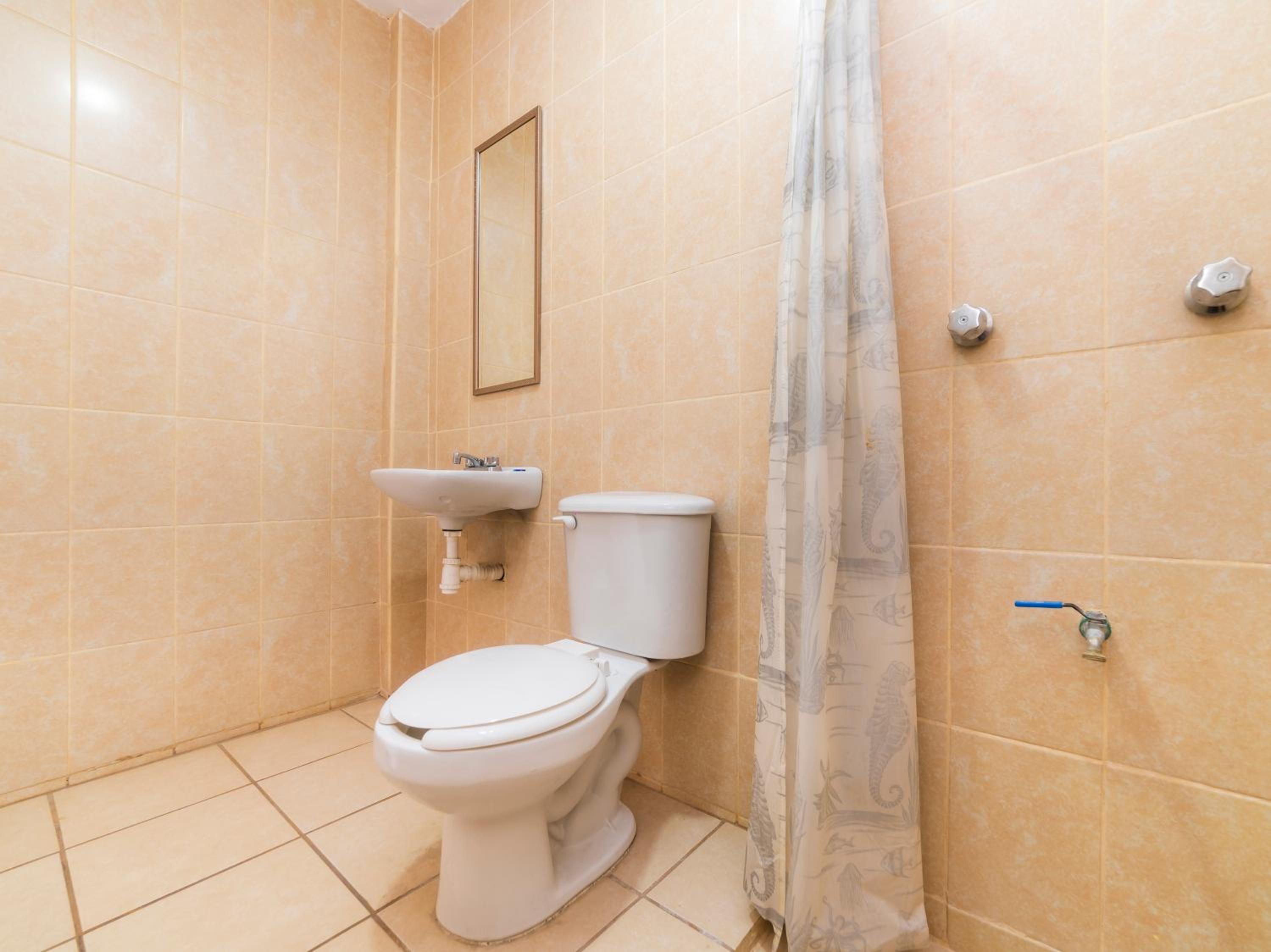 Double Room with Balcony - Photo 5