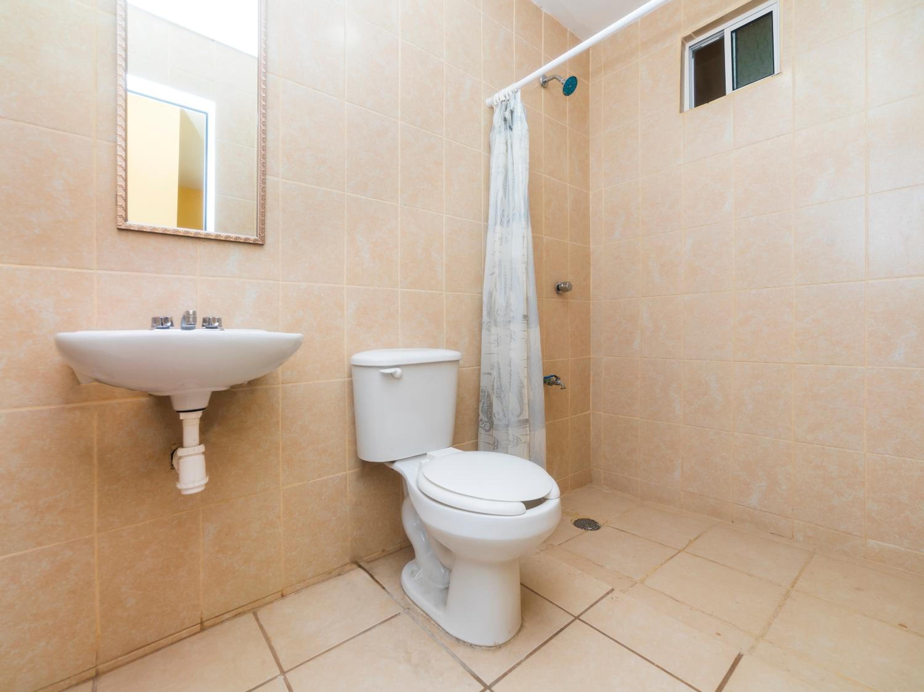 Double Room with Balcony - Photo 6