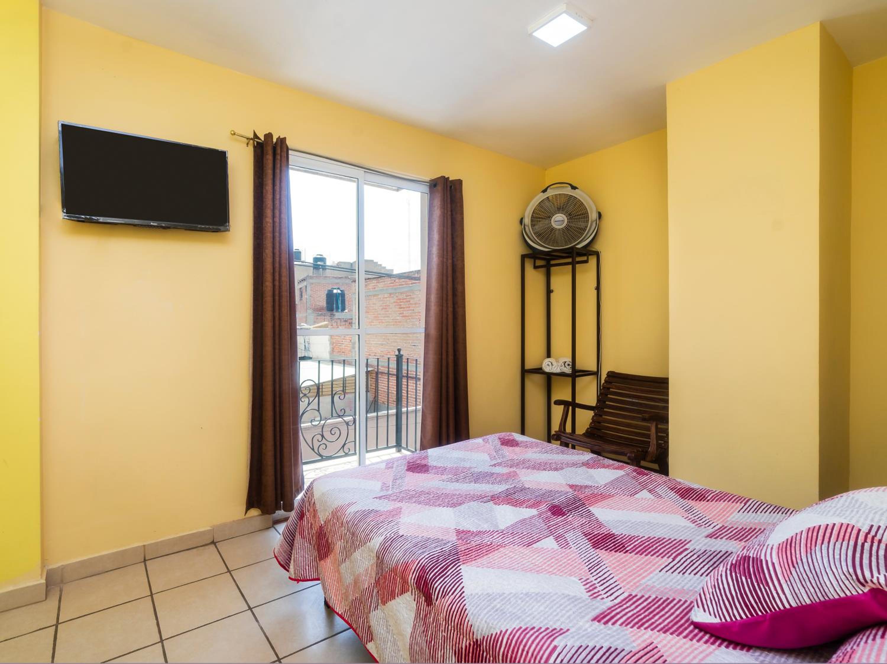 Double Room with Balcony - Photo 1