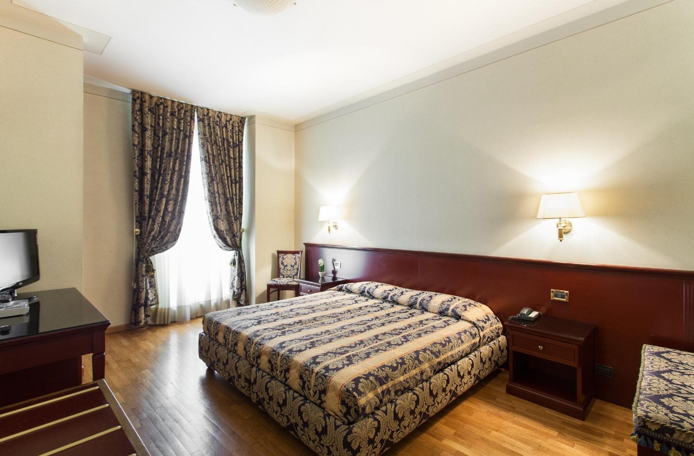Double or Twin Room - Photo 2