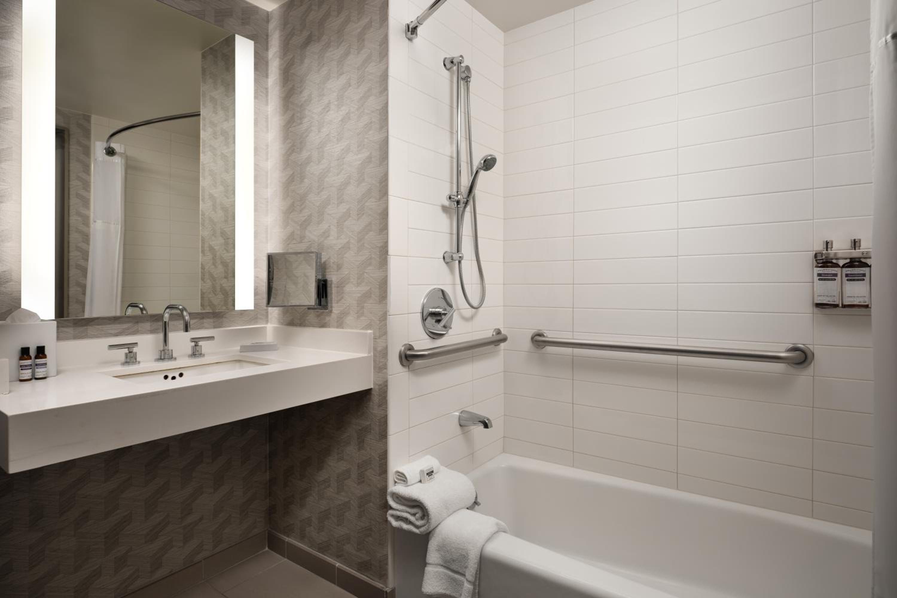 Queen Room with Two Queen Beds and Accessible Tub - Disability Access thumbnail 5