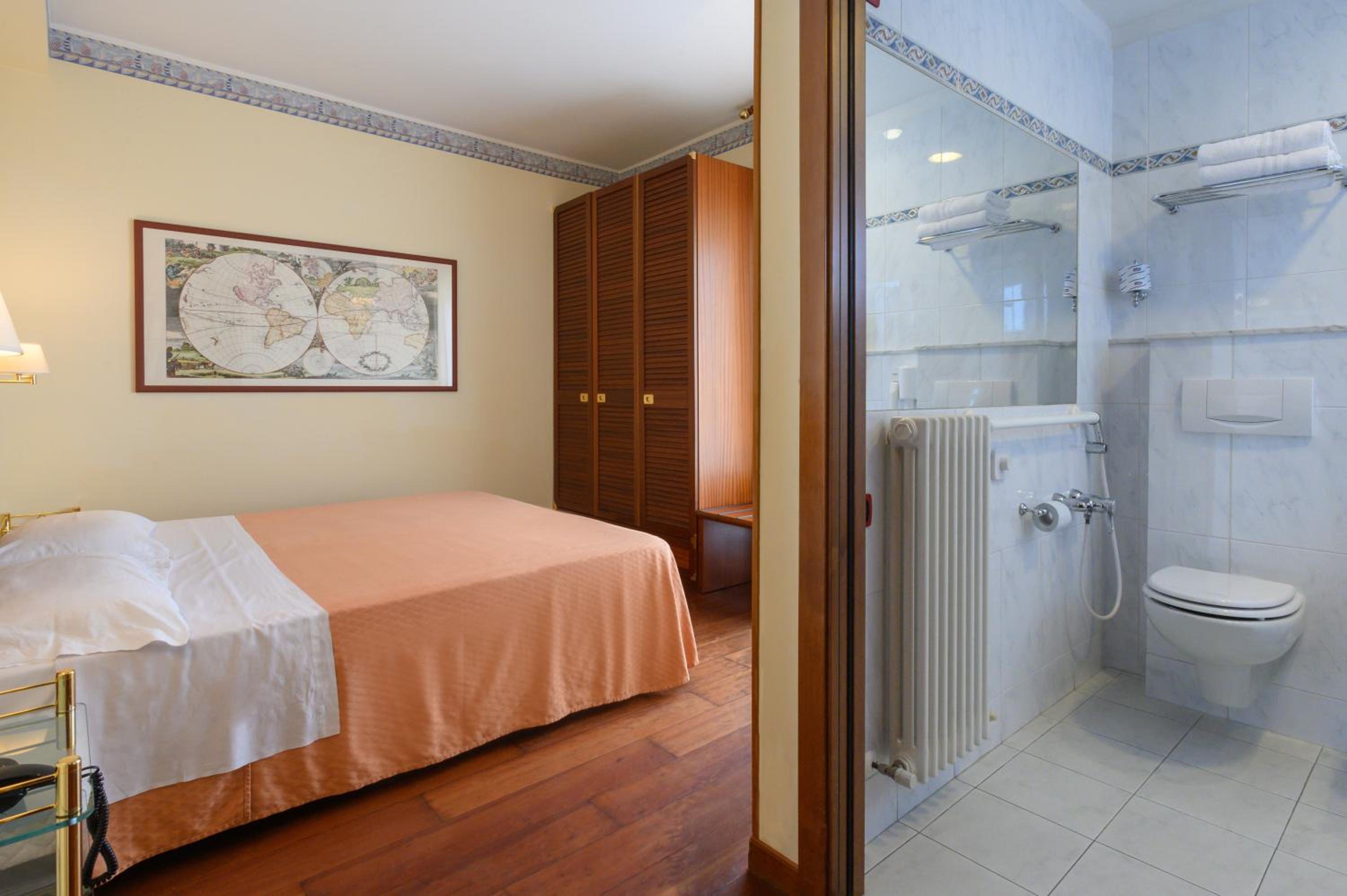 Chambre Double ou Lits Jumeaux - Accessible aux Personnes à Mobilité Réduite