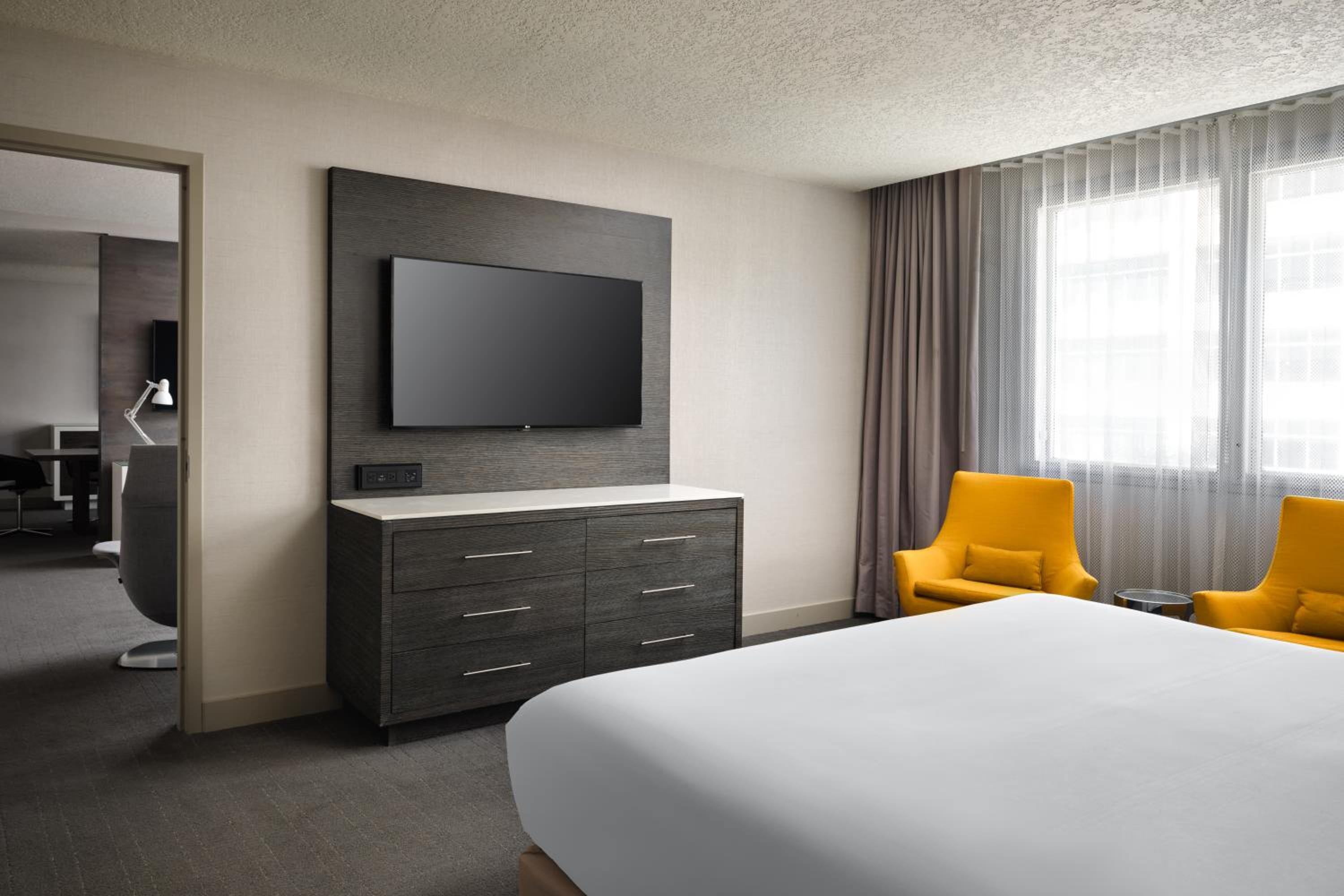 One-Bedroom King Suite