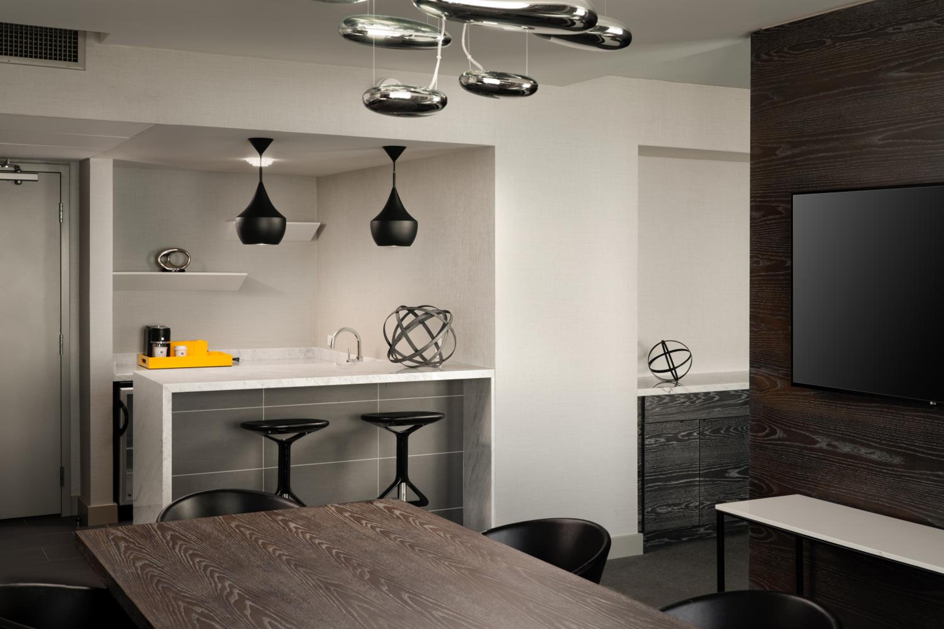 One-Bedroom Suite with Two Queen Beds