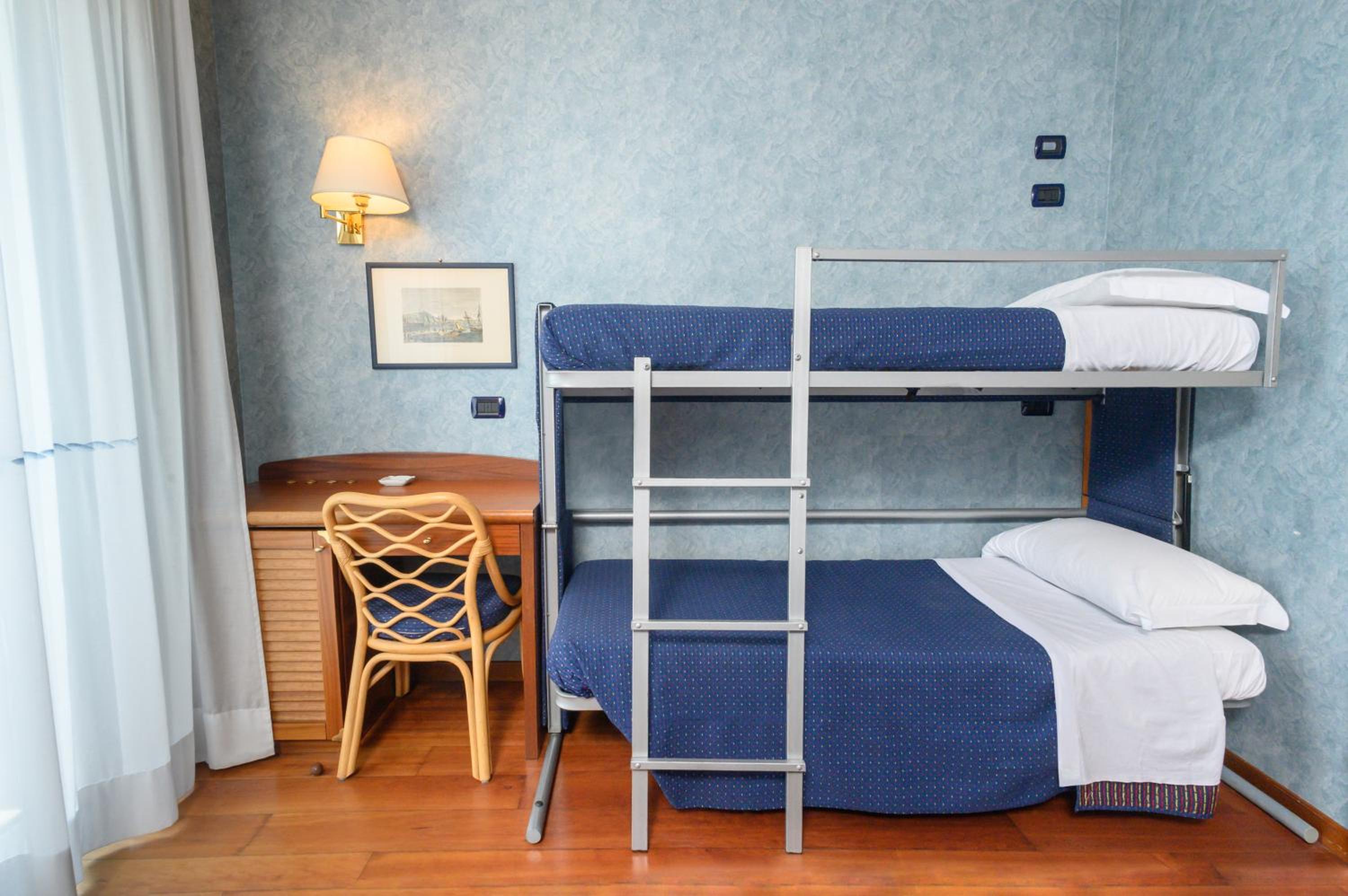 Superior Quadruple Room photo 2