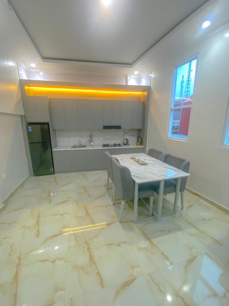 Apartment with Mountain View - Photo 12