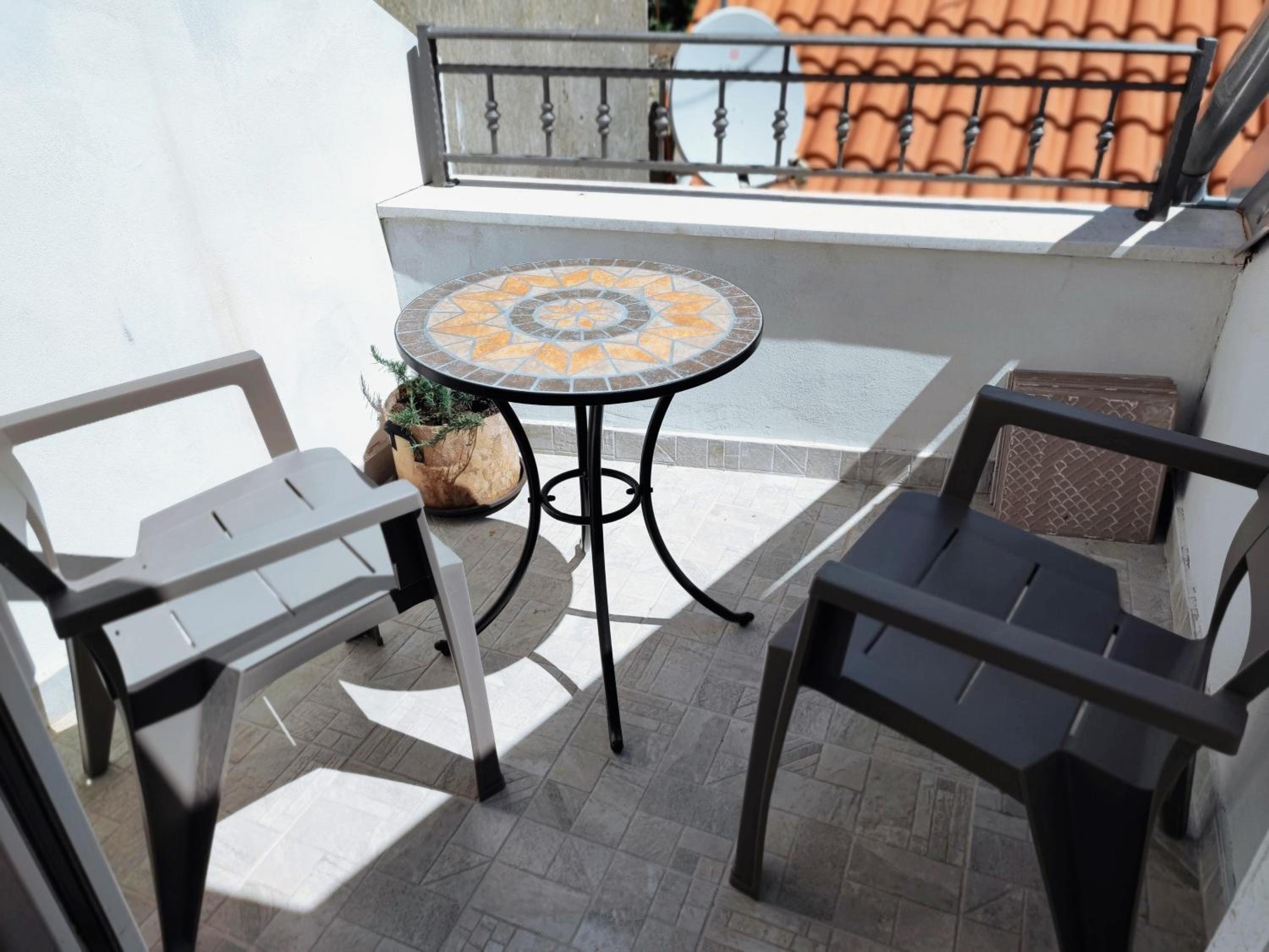 Apartment with Balcony - Photo 16