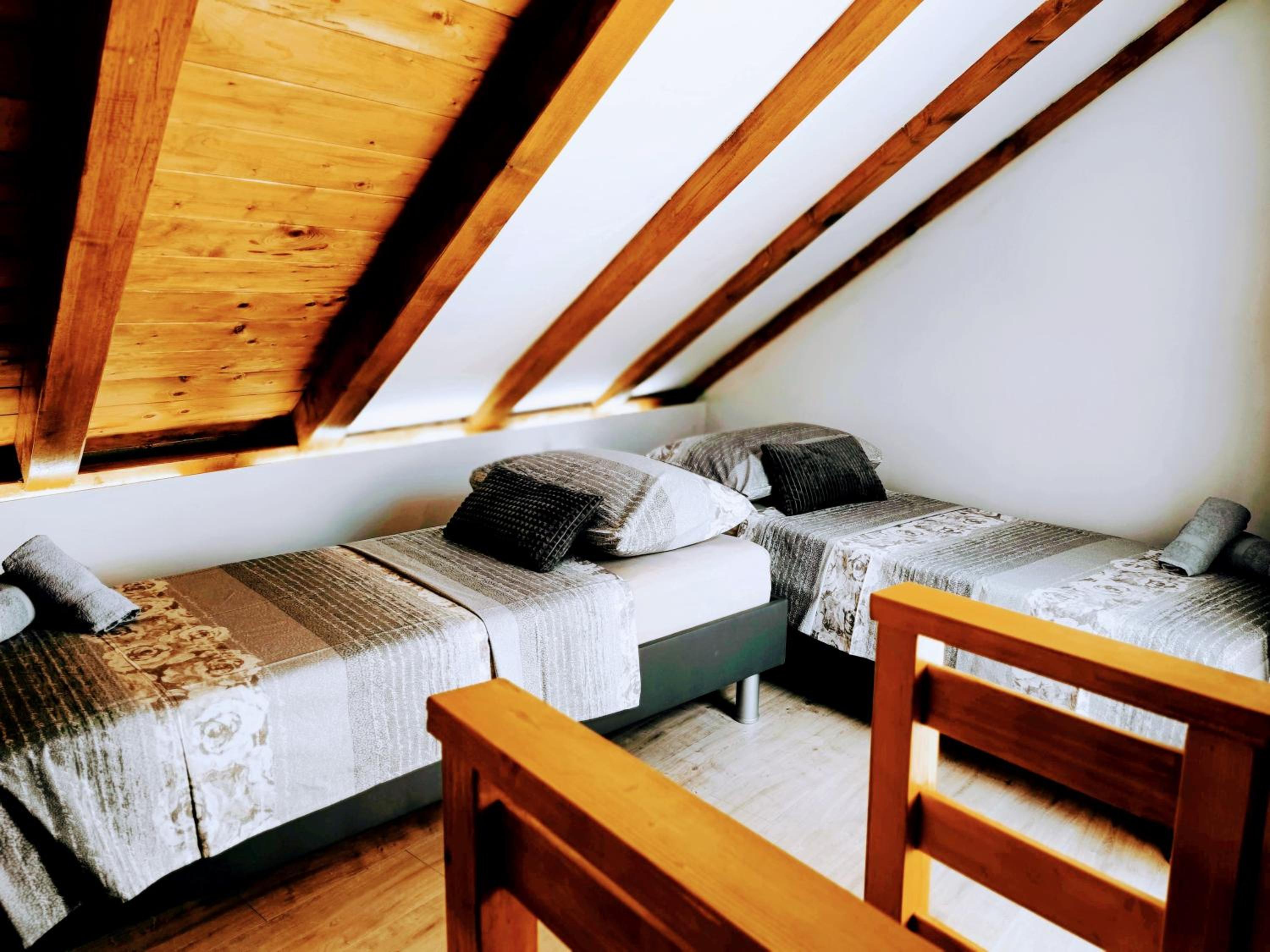 Apartment with Balcony - Photo 10
