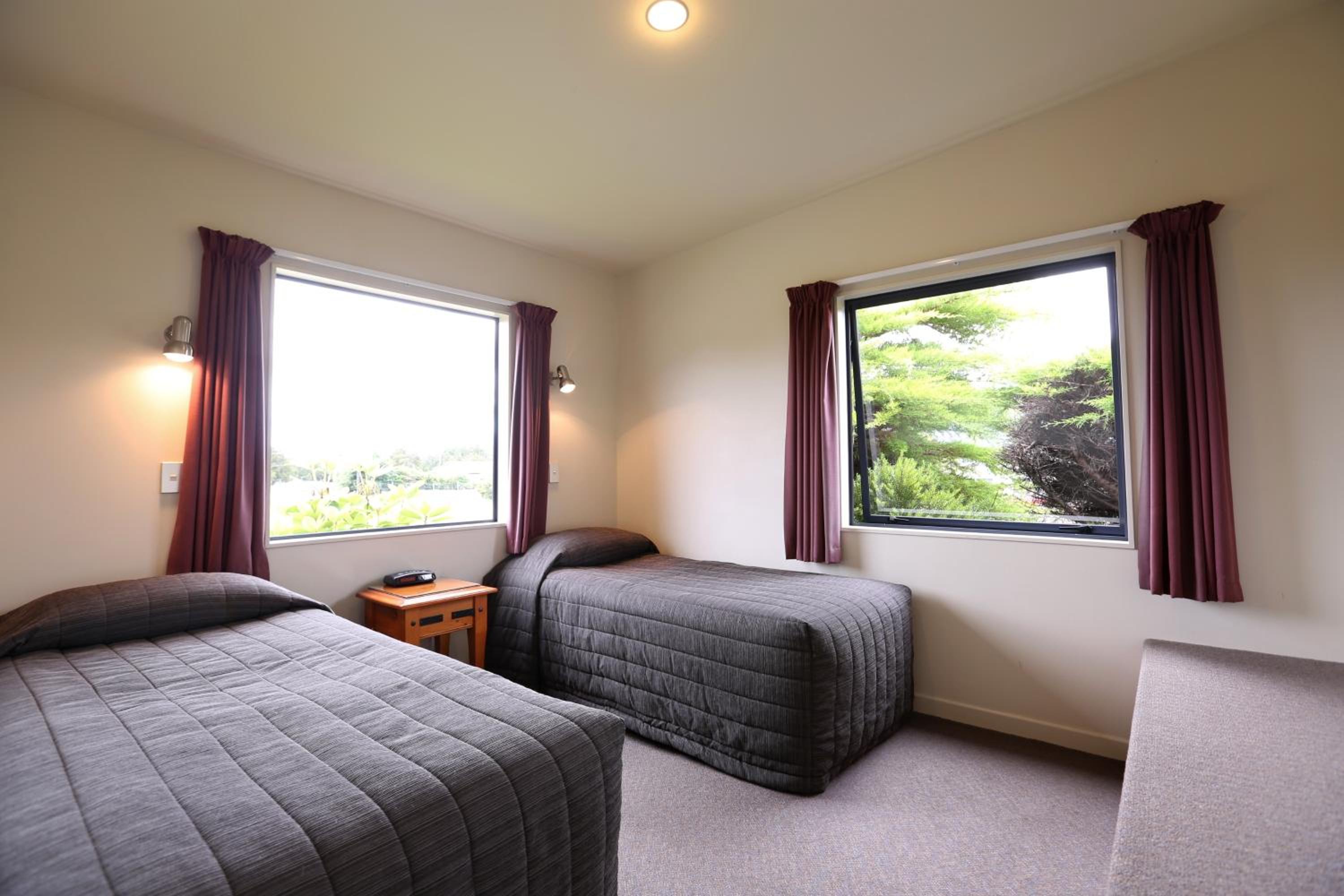 Two-Bedroom Apartment with Mountain View - Photo 6