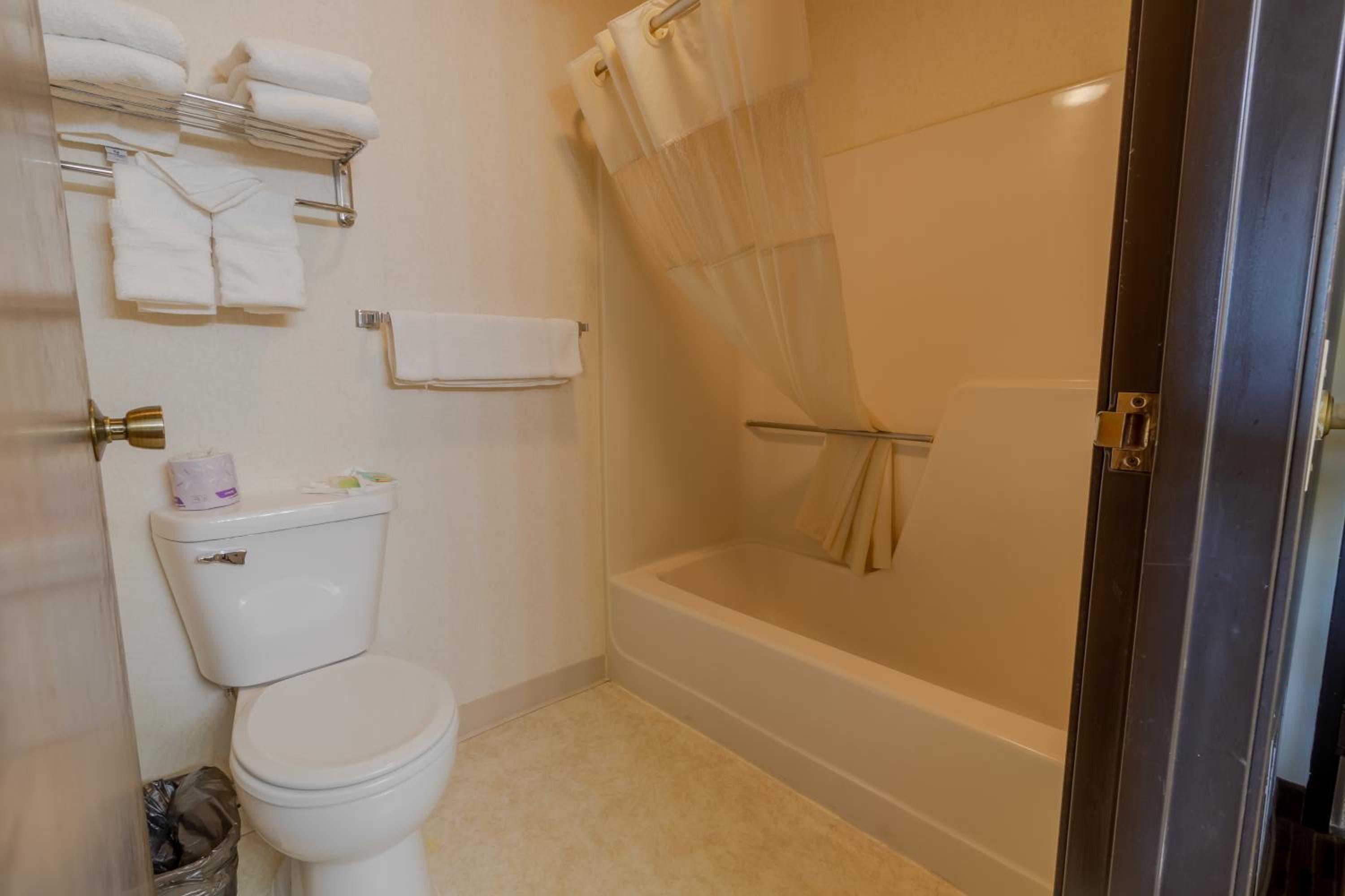 Double Room with Two Double Beds - Non-Smoking photo 3