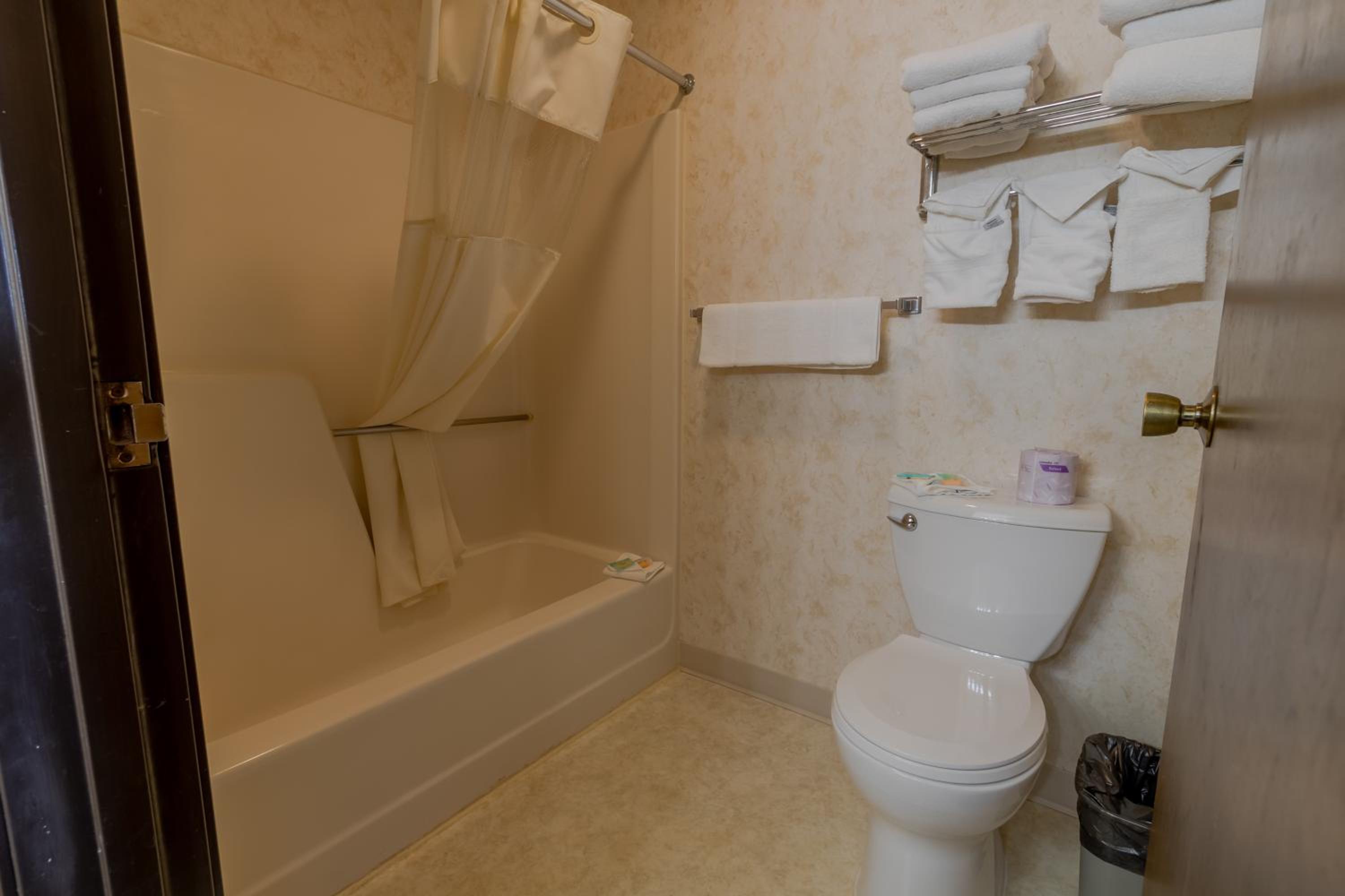 Double Room with Two Double Beds - Non-Smoking photo 2