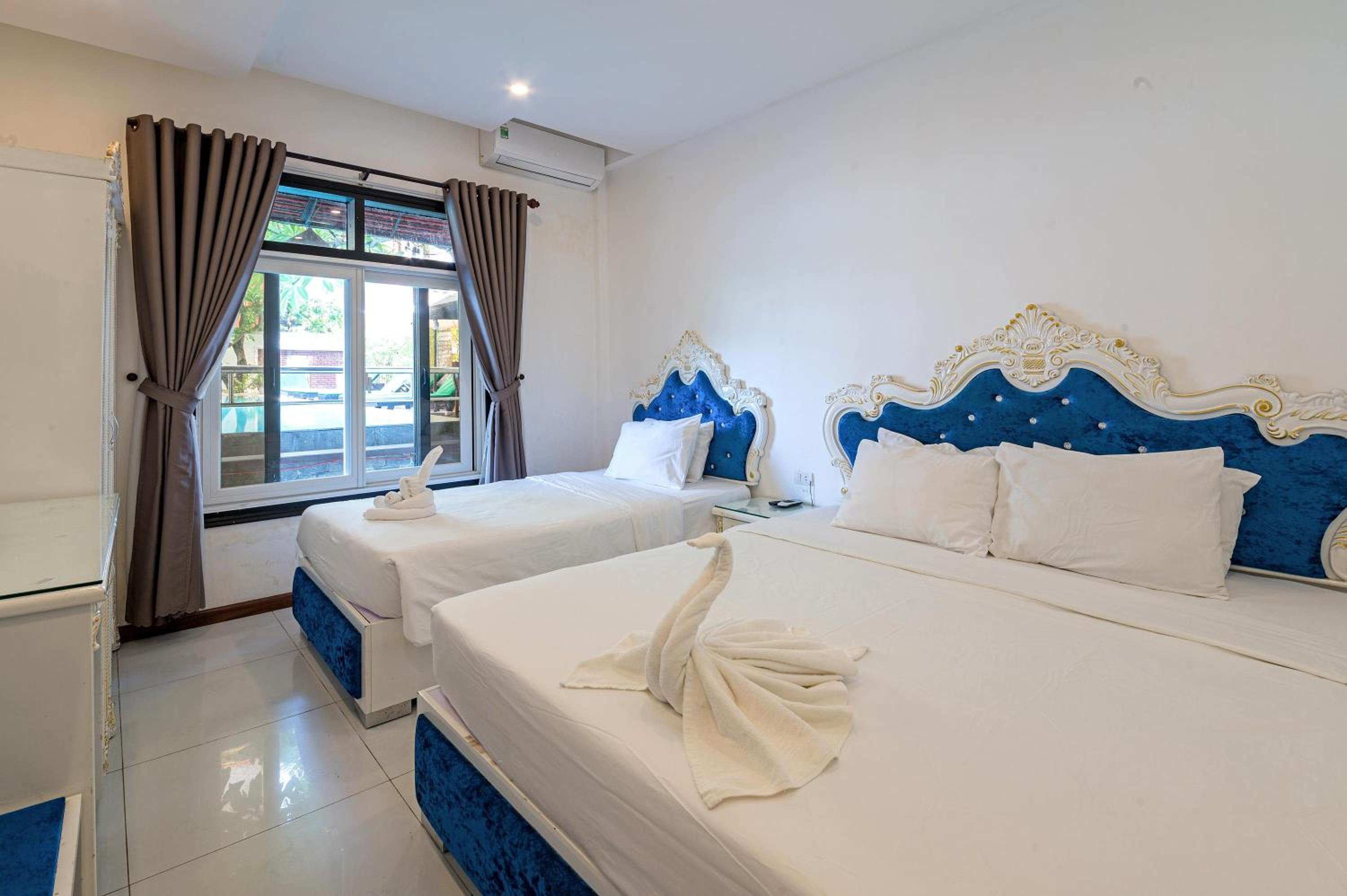 Triple Room With Pool View