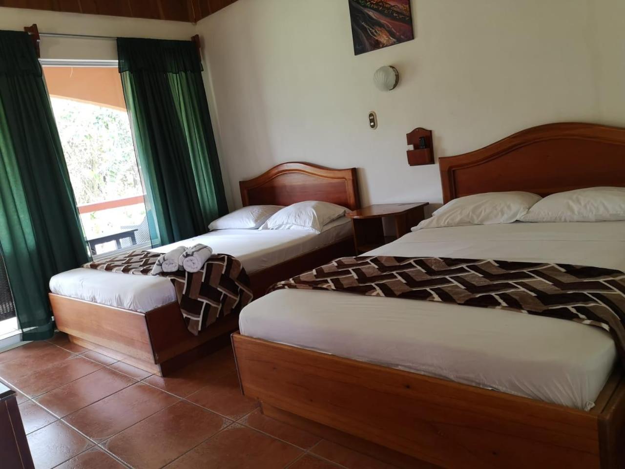 Double Room with Balcony - Photo 3