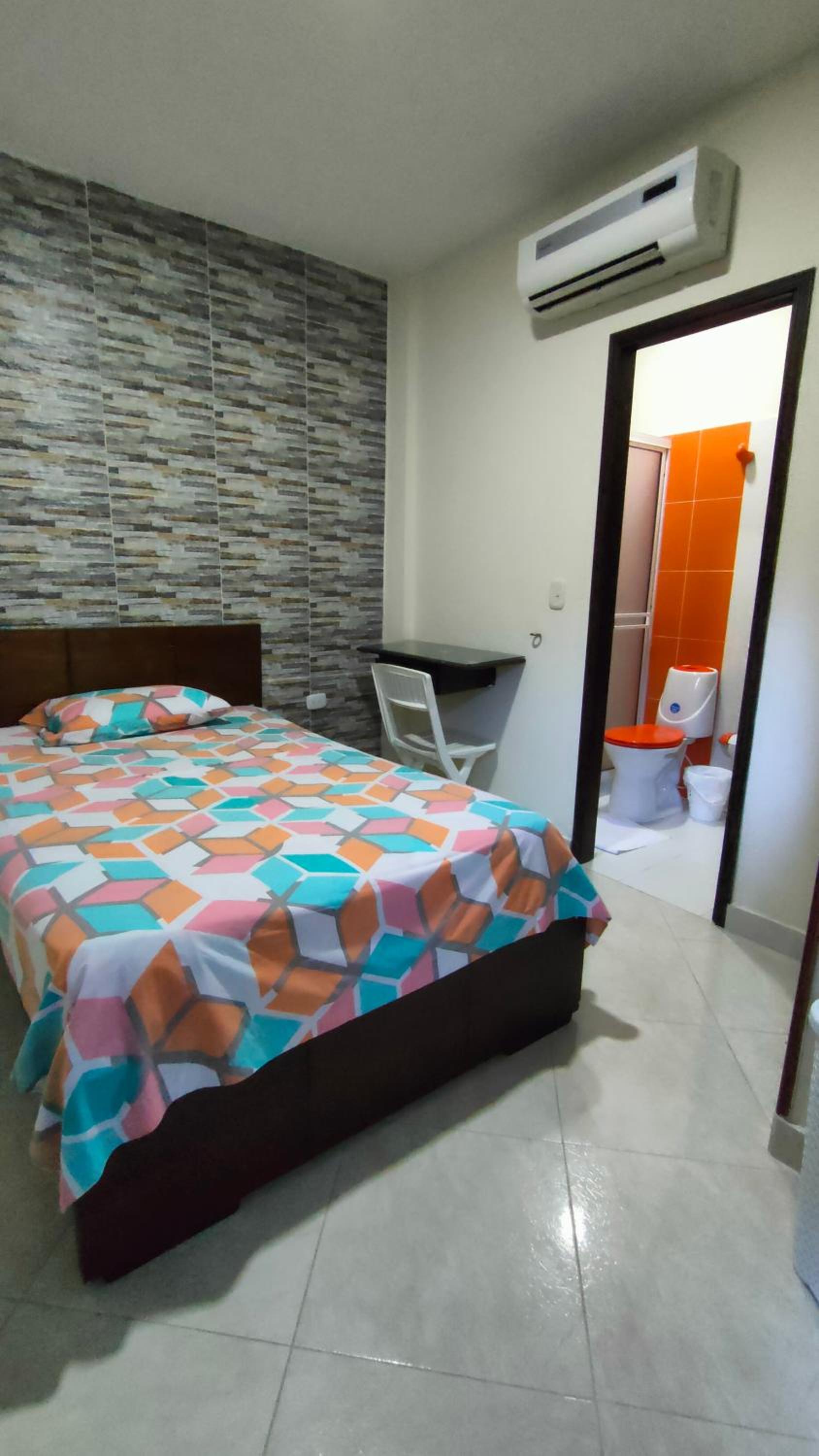 Single Room with Private Bathroom photo 3