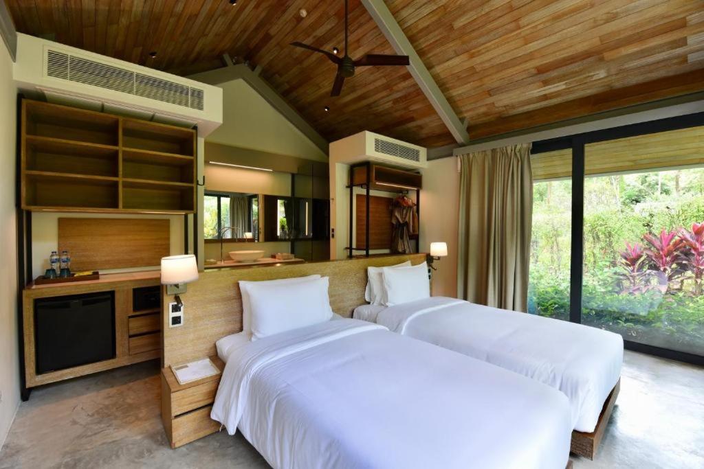 One-Bedroom Villa Garden Access with Schedule Boat Transfer - Photo 6