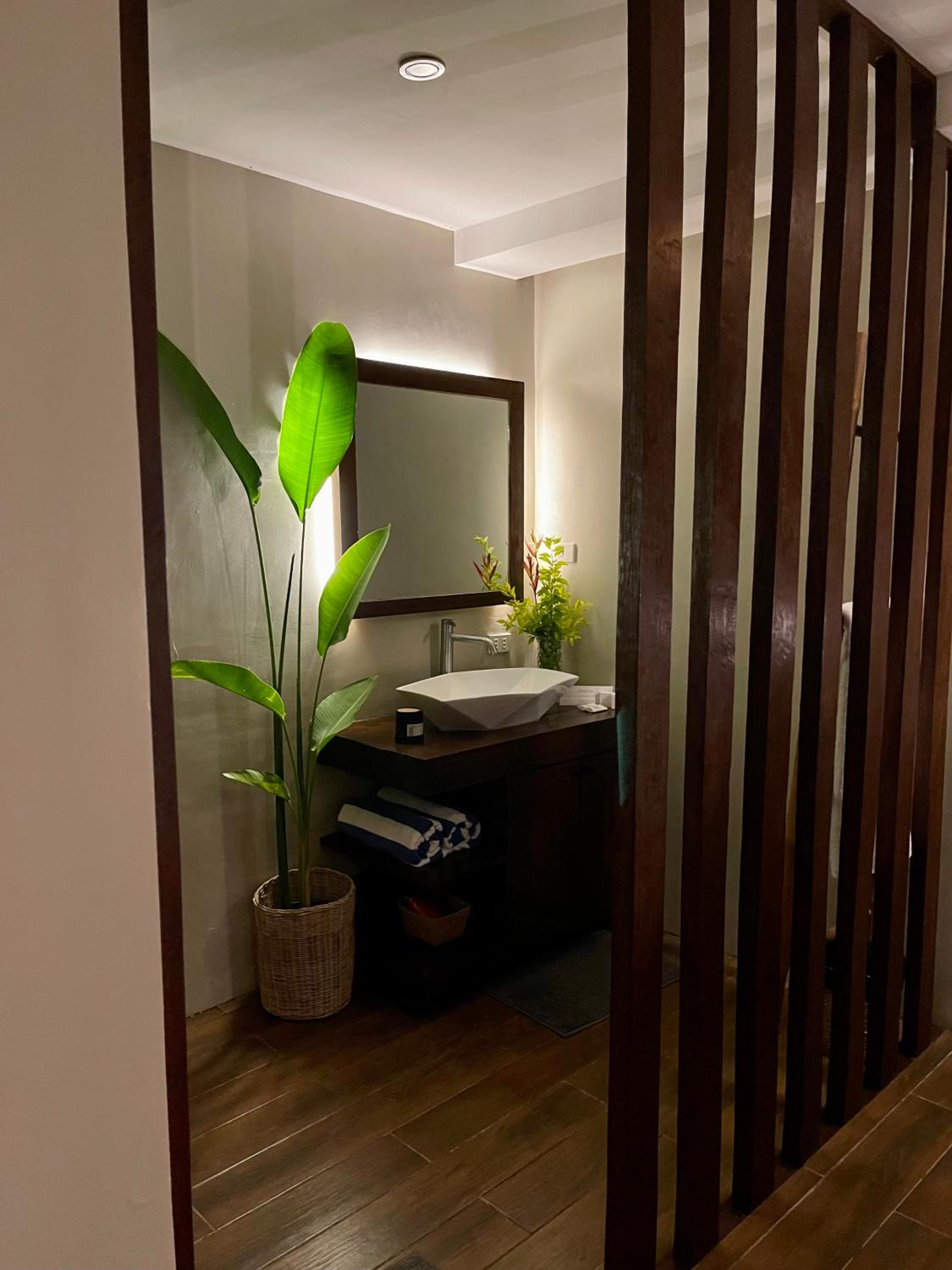 Deluxe Double Room with Sea View and Free Roundtrip Lio Airport Transfers - Photo 7