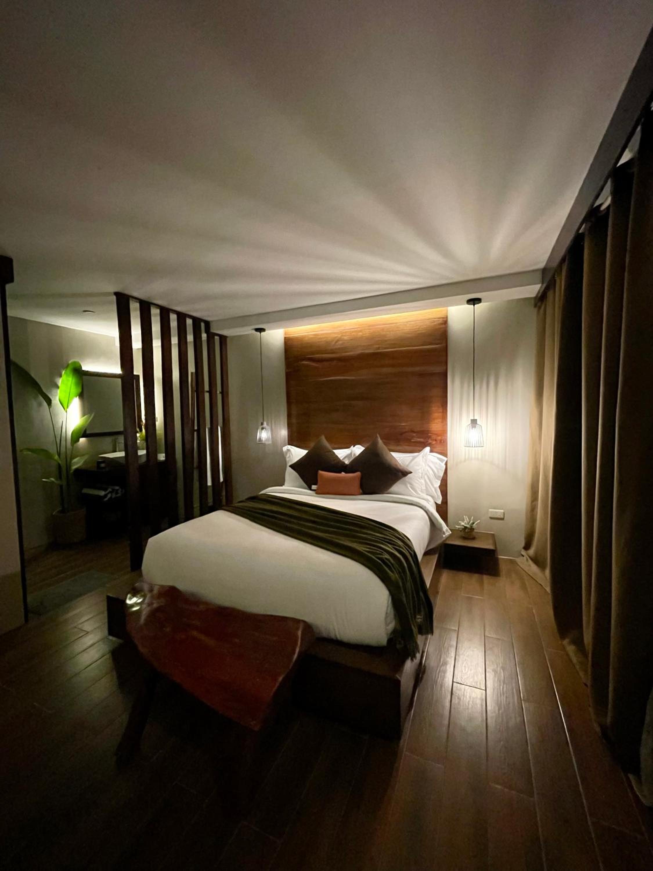 Deluxe Double Room with Sea View and Free Roundtrip Lio Airport Transfers - Photo 1