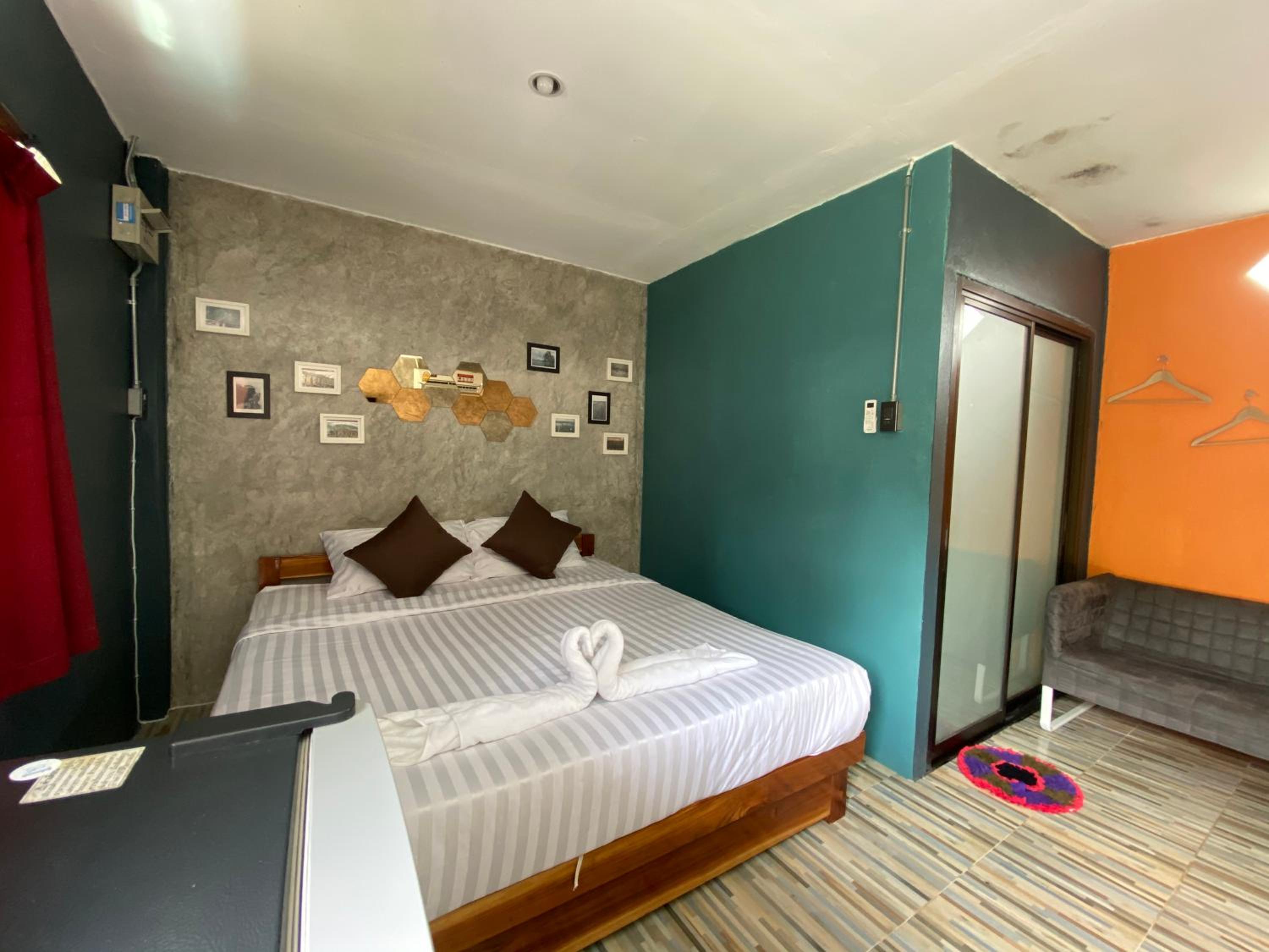 Double Room with Private Bathroom - Photo 11