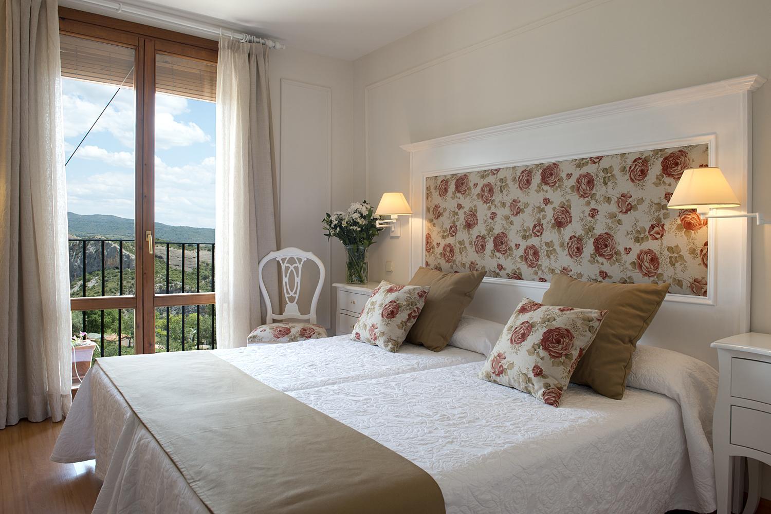 Habitación Doble con Balcón y Vista al Castillo