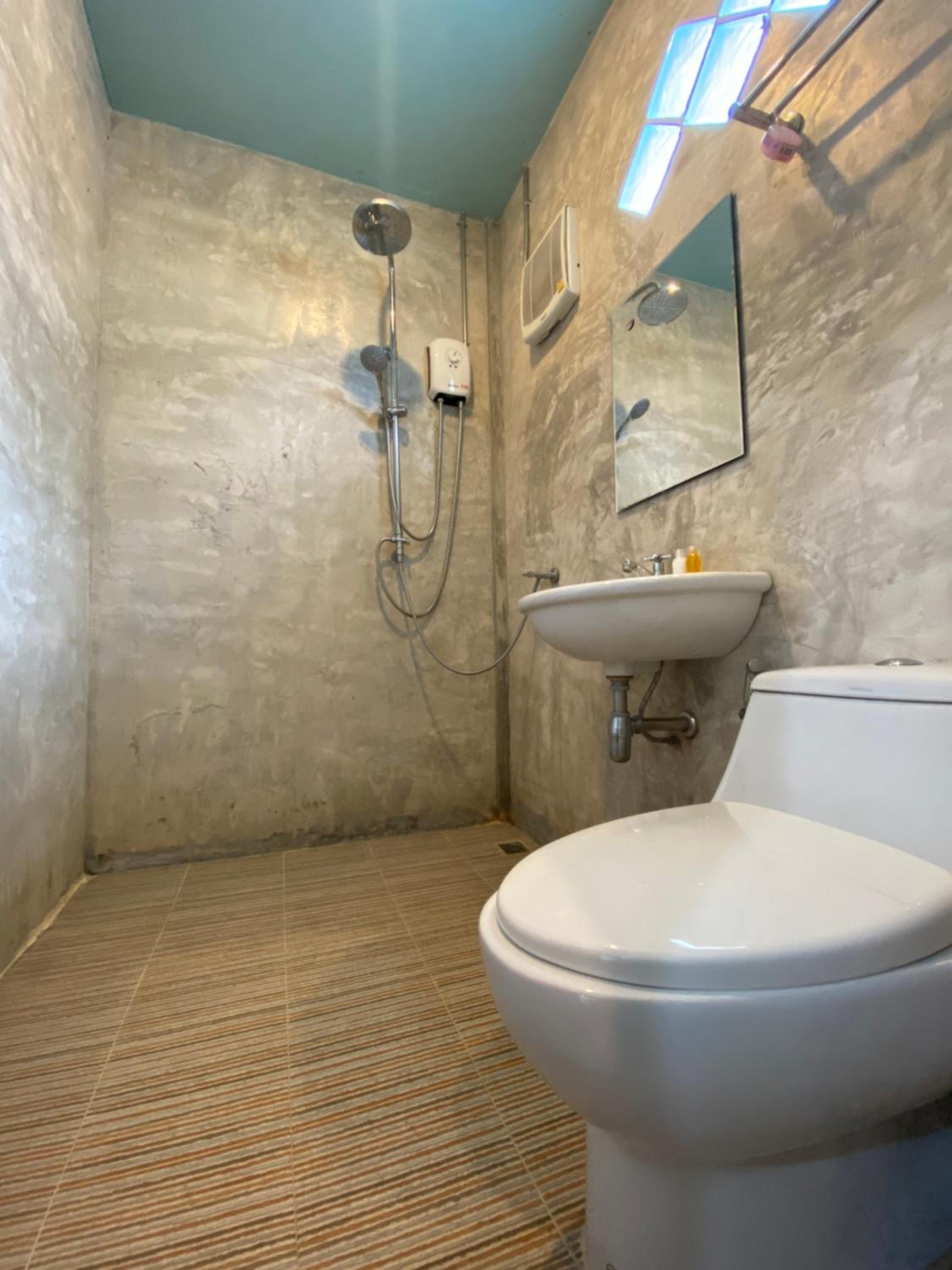 Double Room with Private Bathroom - Photo 9