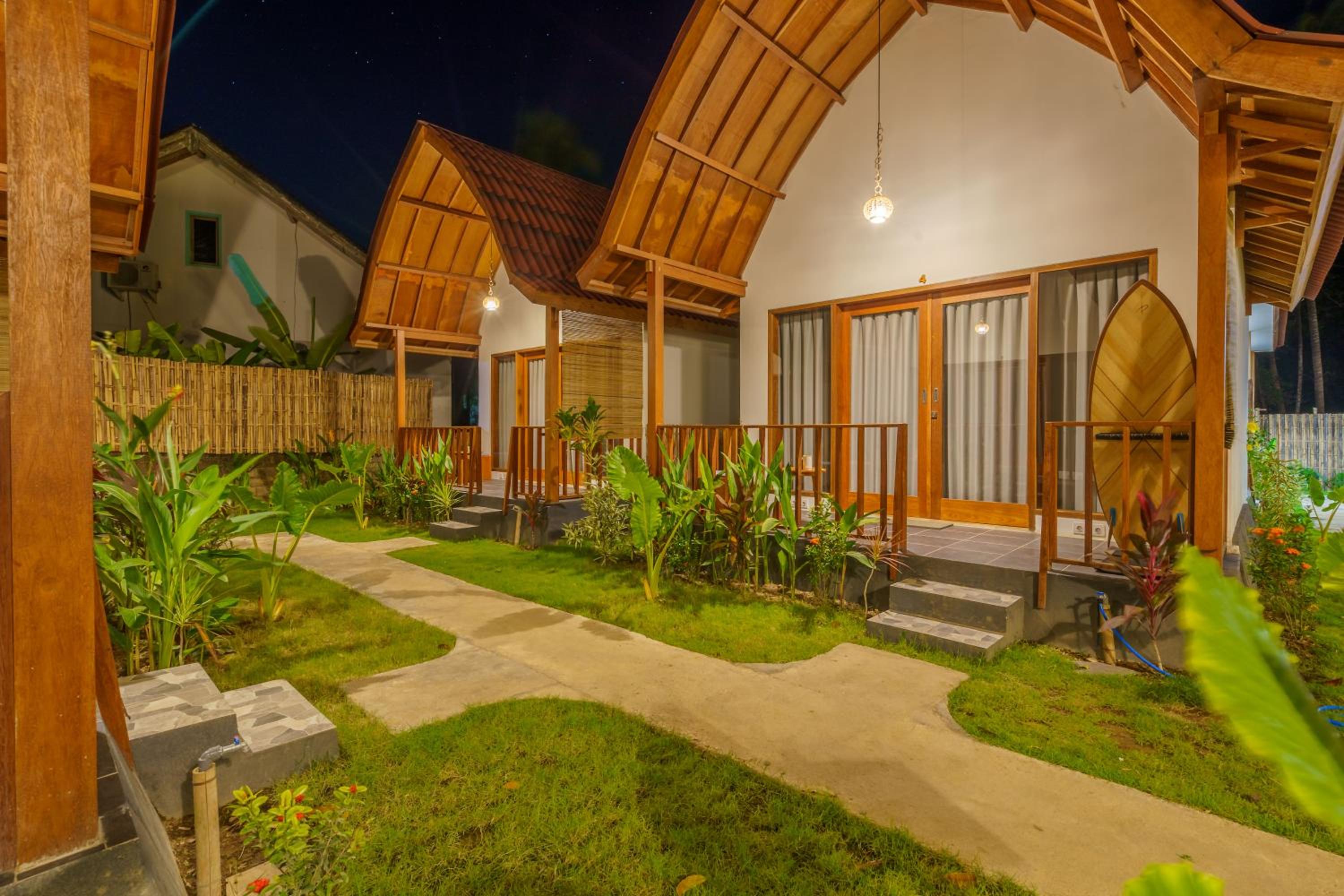Bungalow with Garden View - Photo 11