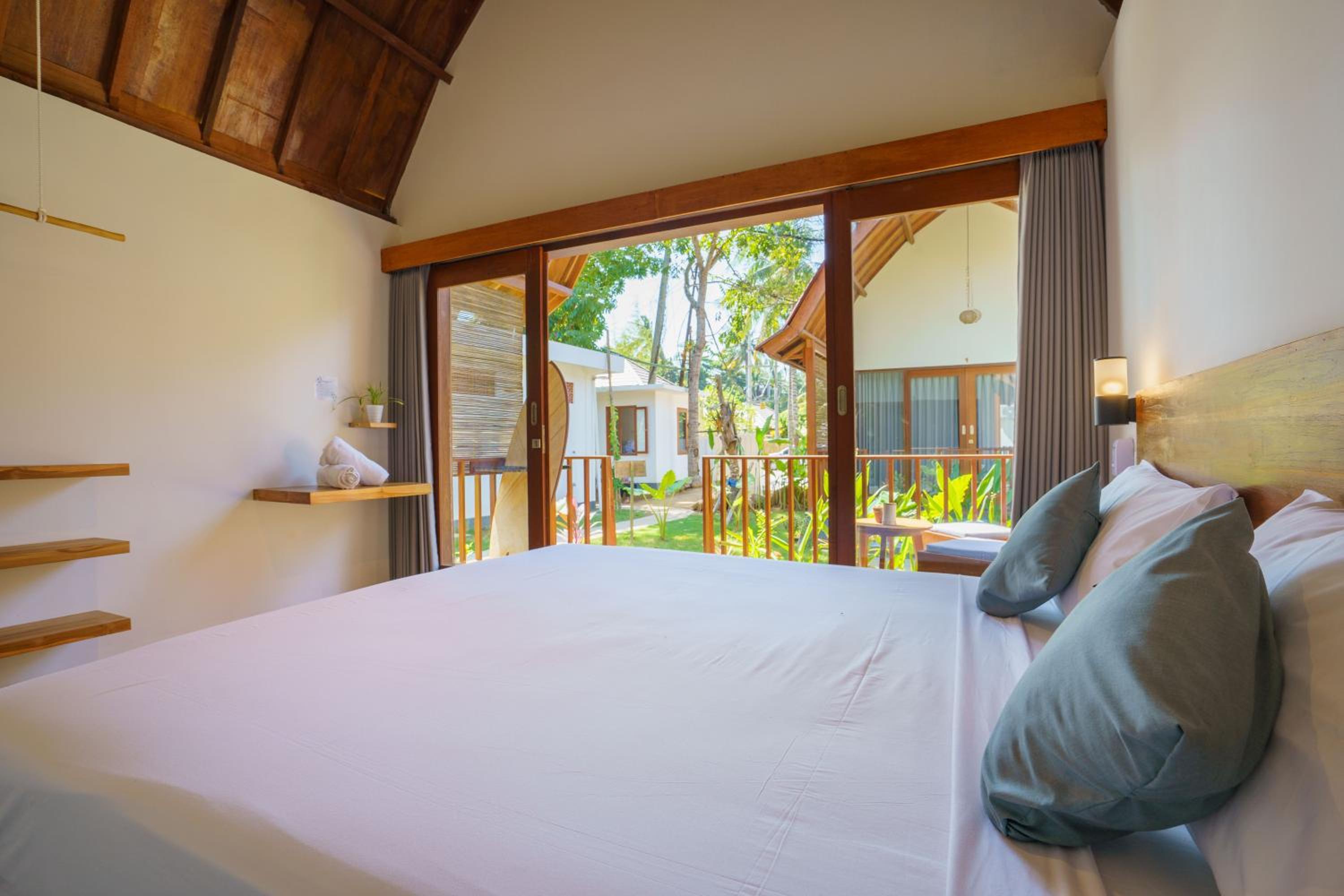 Bungalow with Garden View - Photo 10