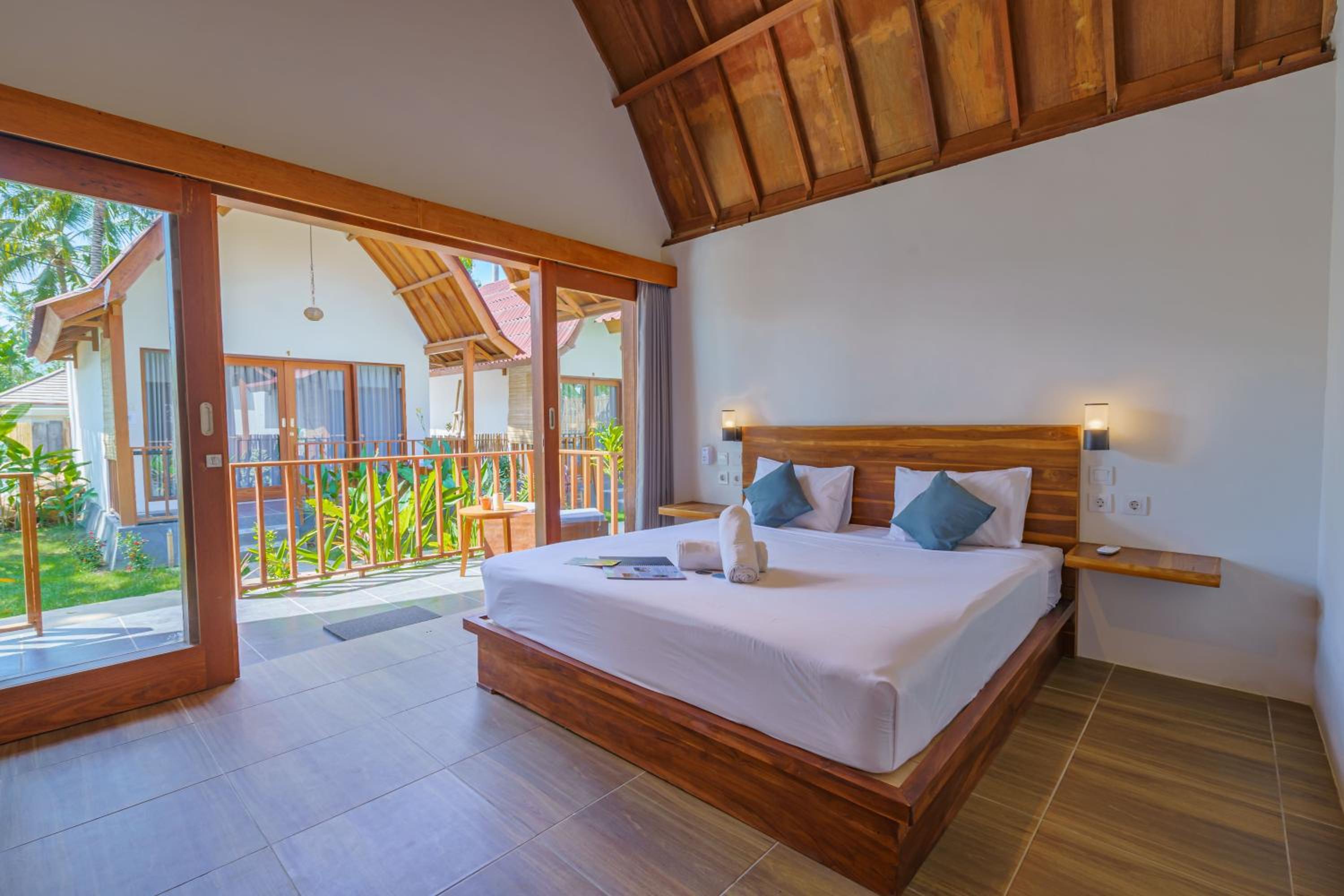 Bungalow with Garden View - Photo 9