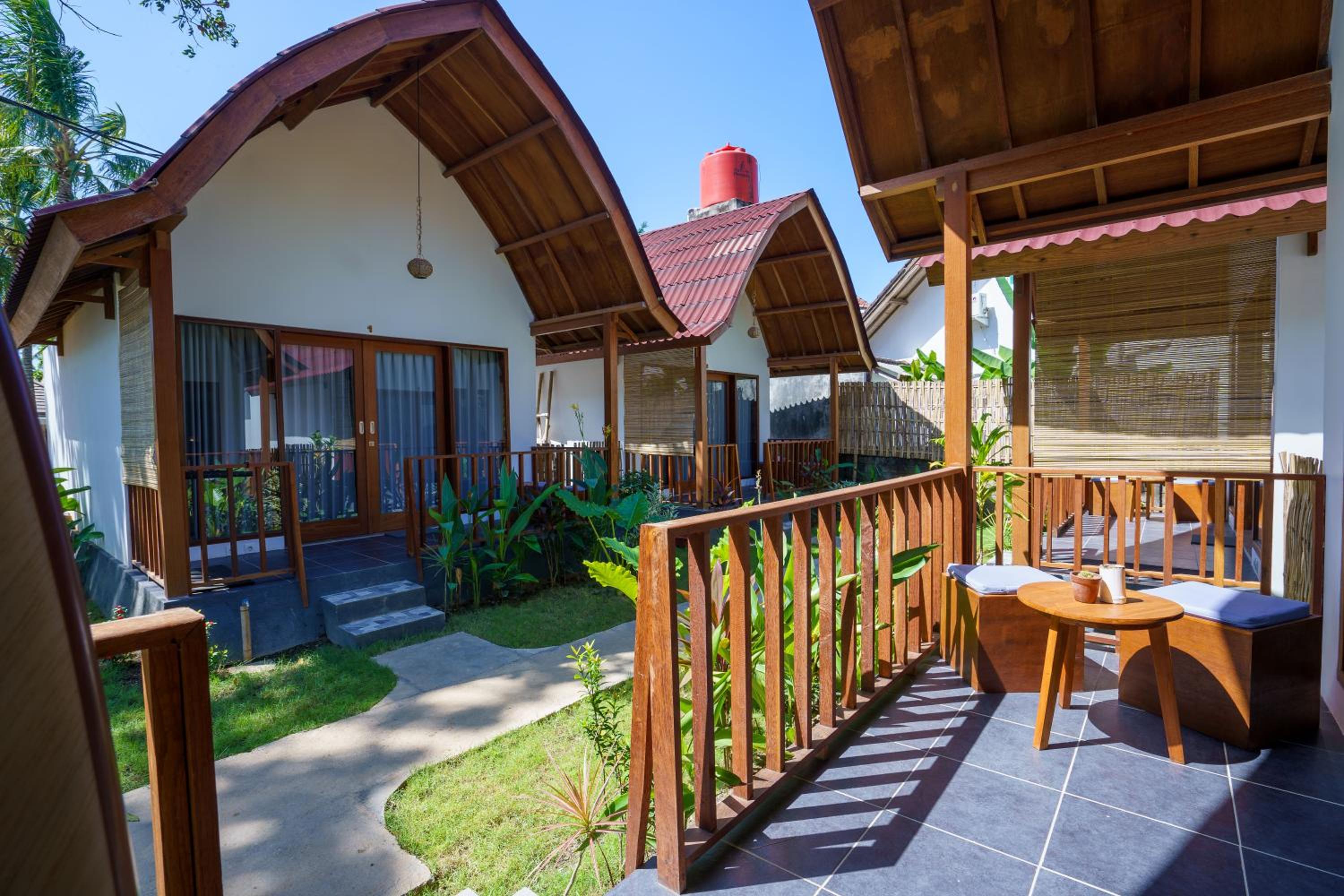 Bungalow with Garden View - Photo 8