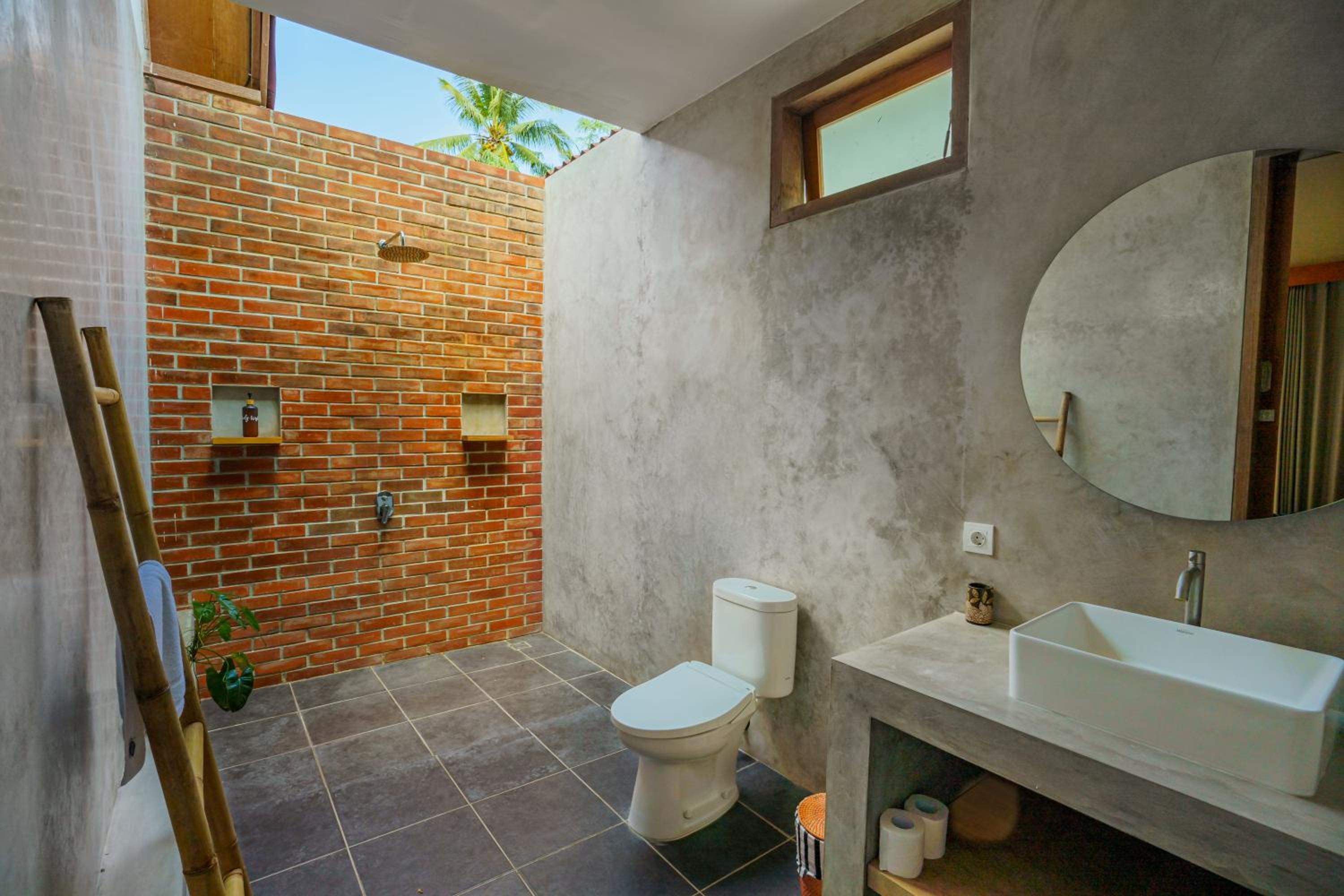 Bungalow with Garden View - Photo 7