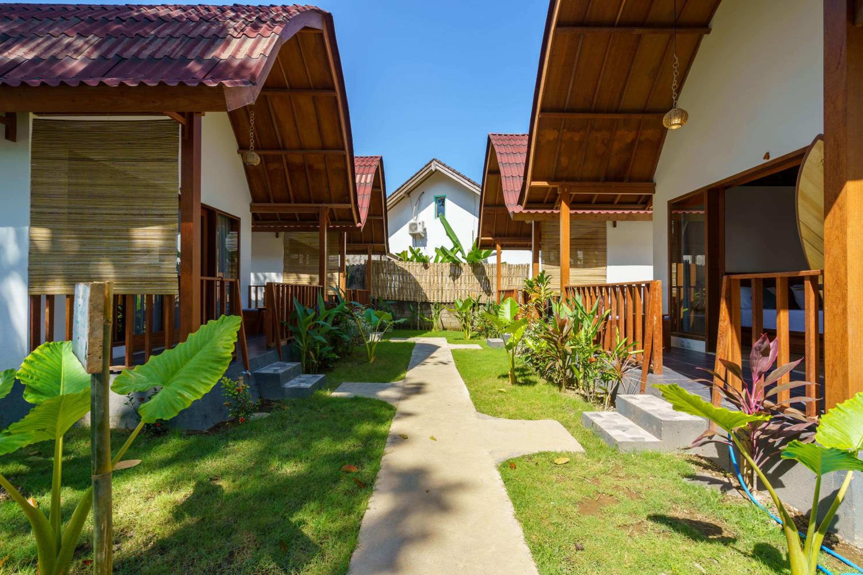 Bungalow with Garden View - Photo 5