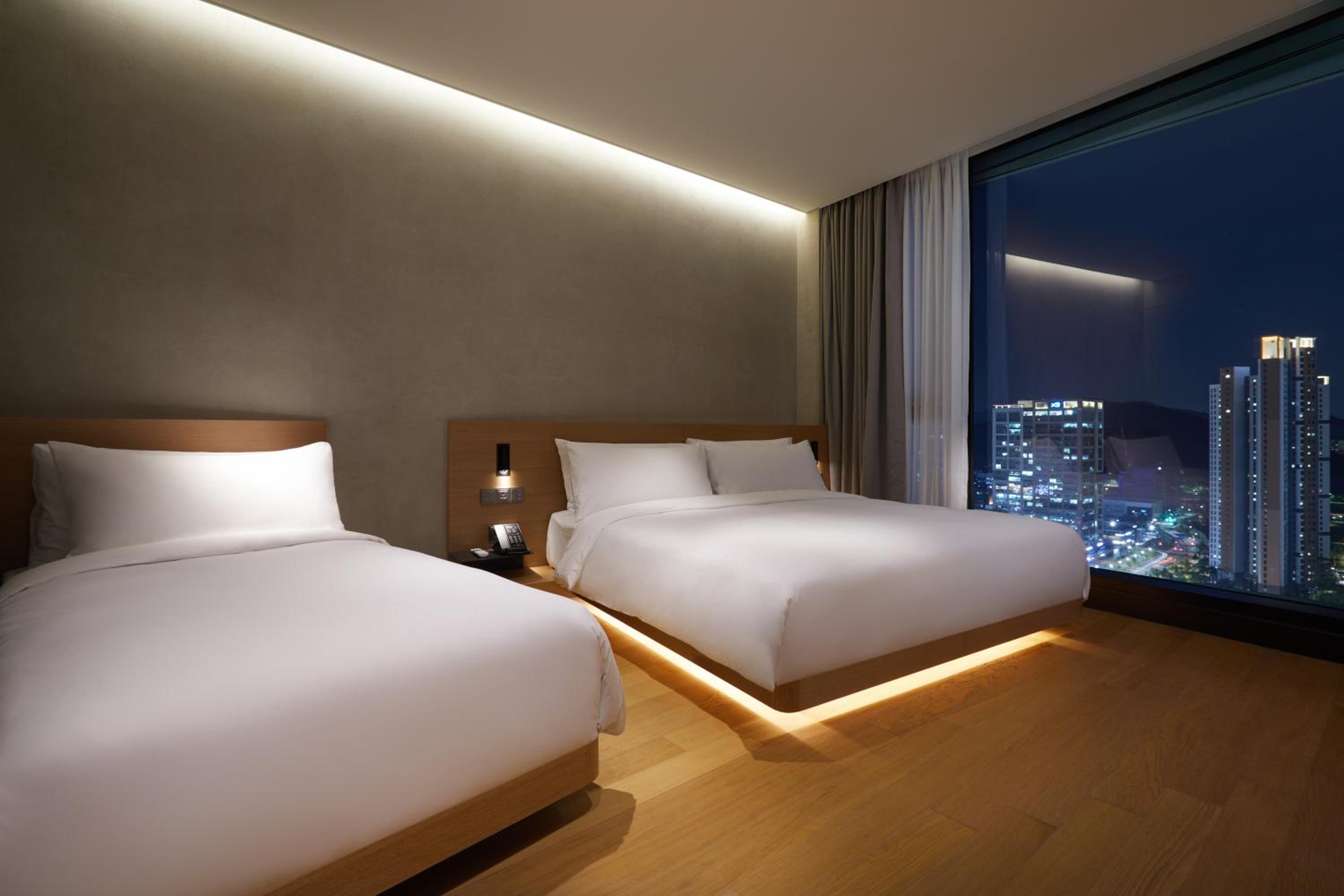 Twin Room - Take 3 - Infinity Pool Included