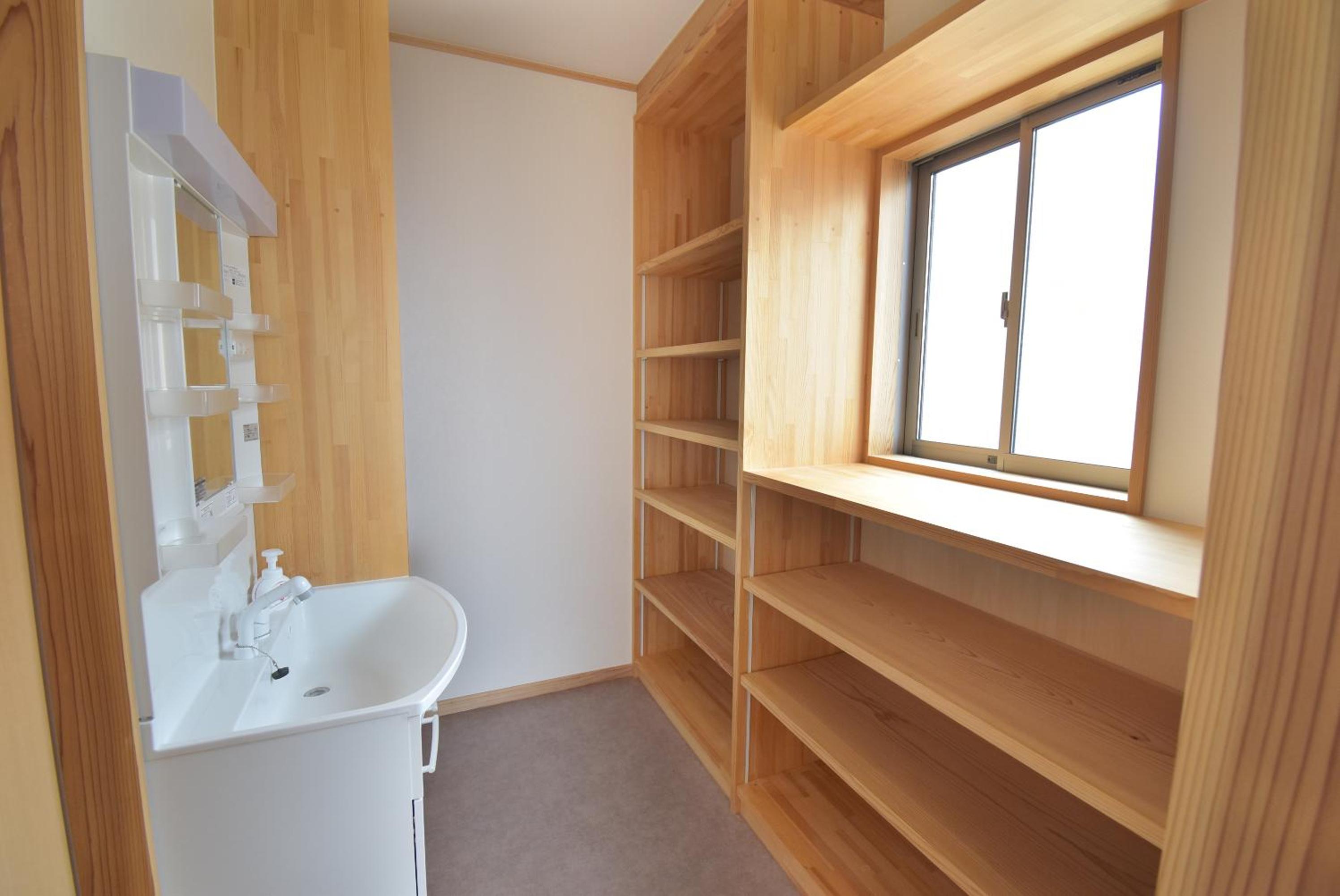 Three-Bedroom House photo 3