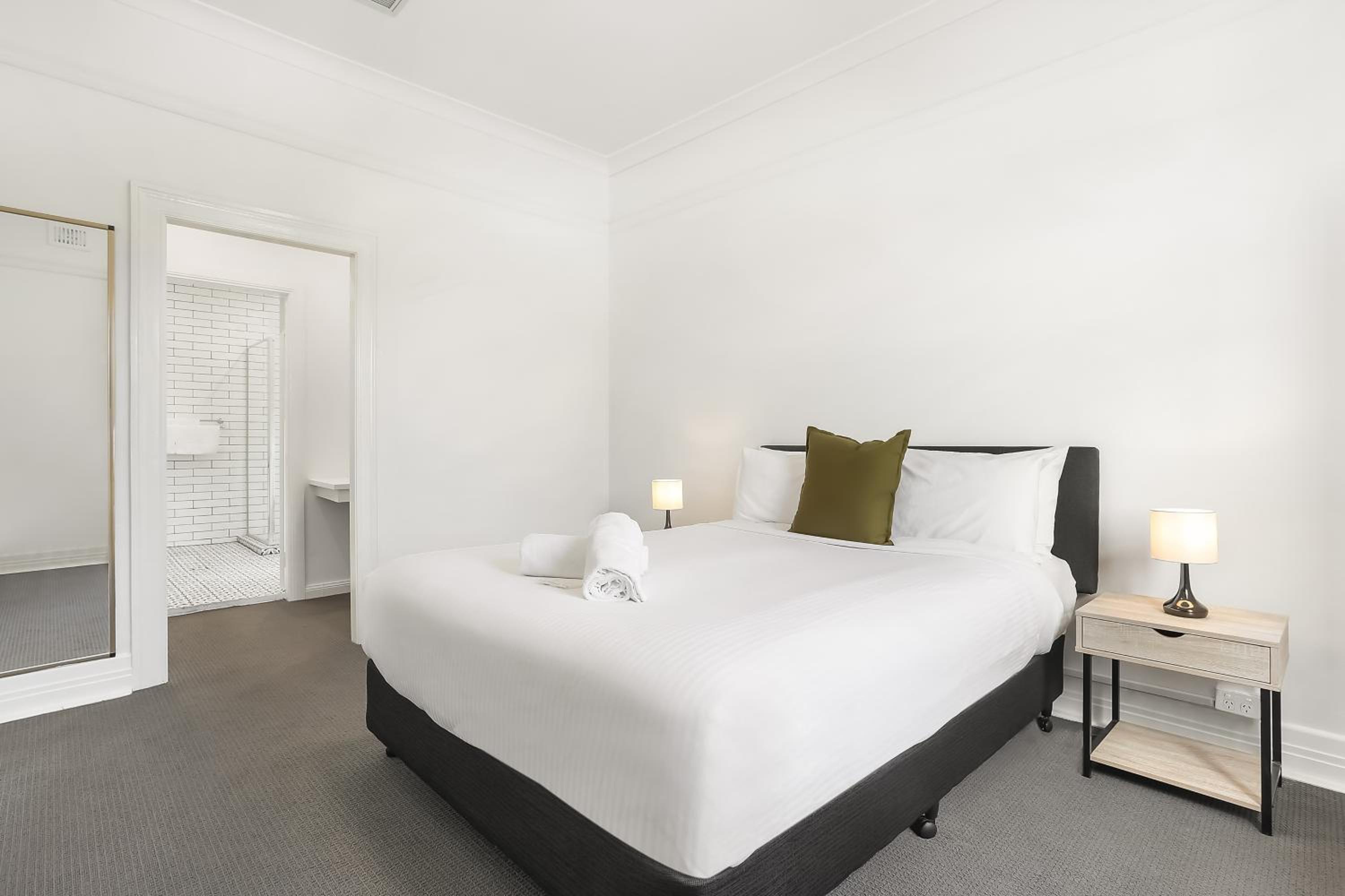Double Room with Private Bathroom - Photo 2