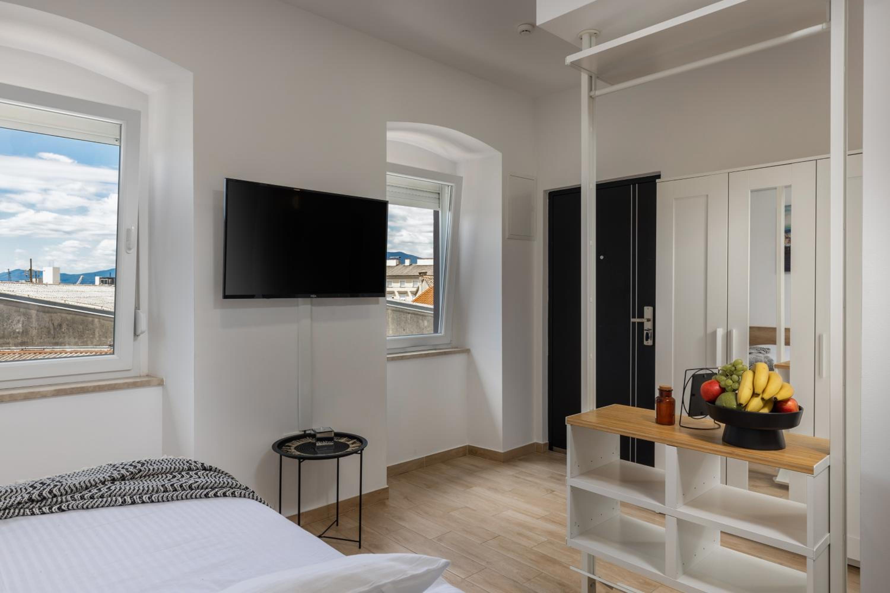 Studio Apartment with Queen Bed
