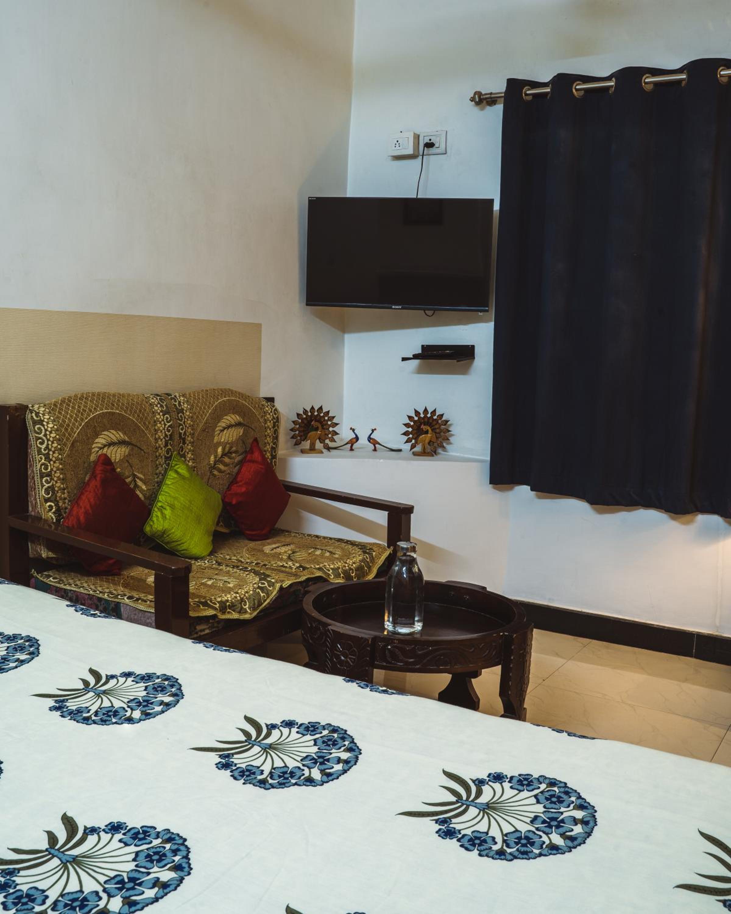 Double Room with Patio - Photo 3