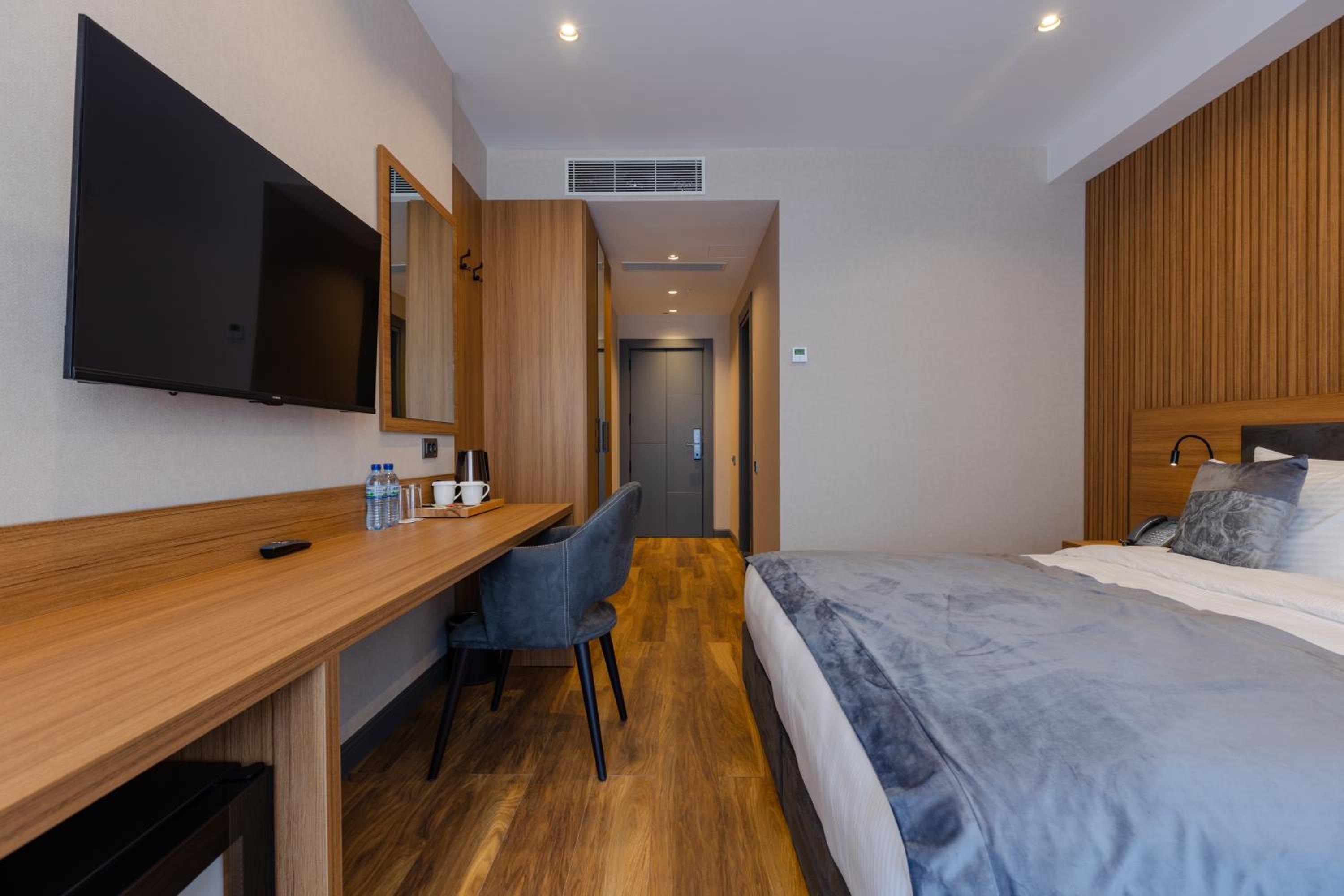 Standard Double Room - Photo 8