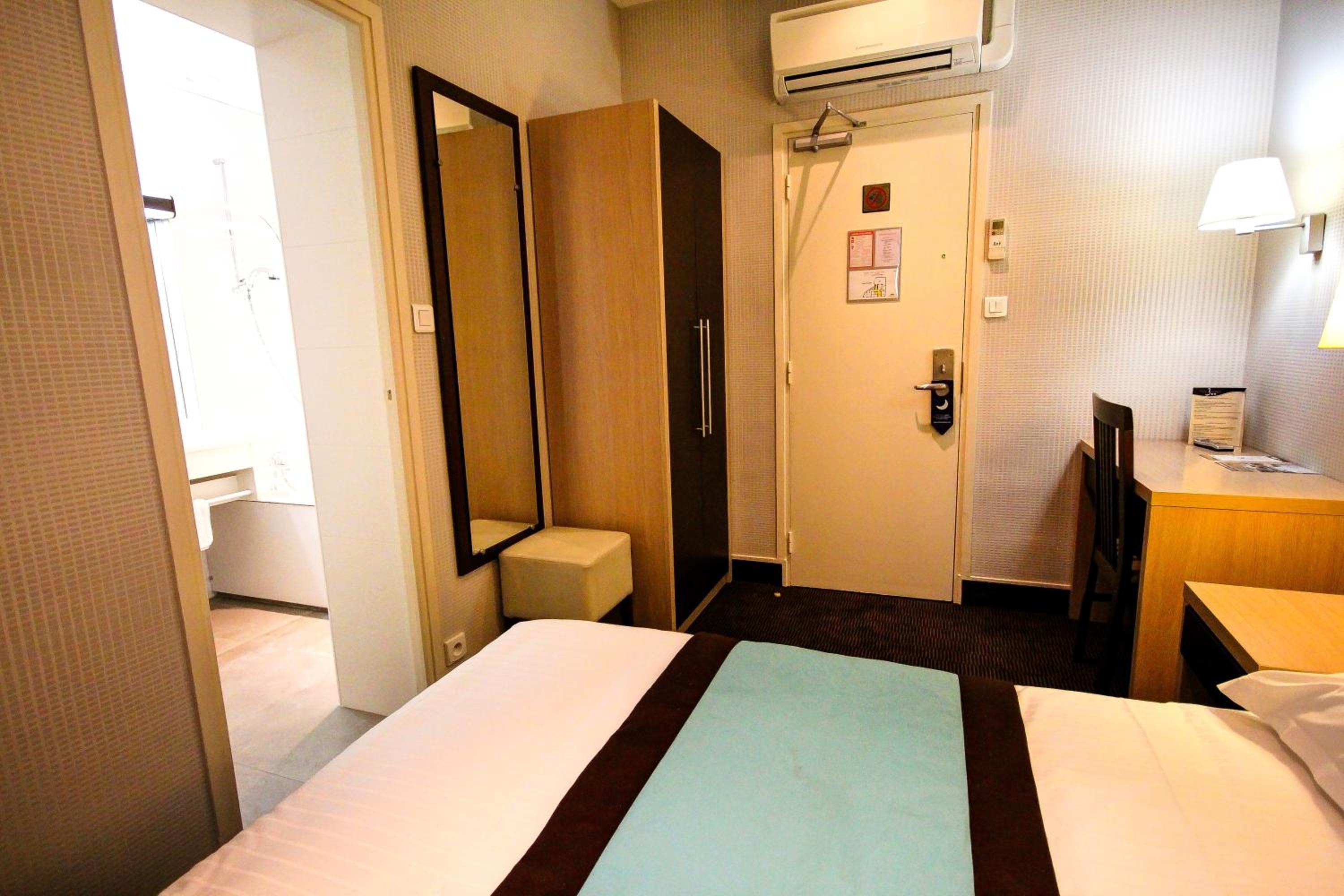 Double Room with Bath photo 3