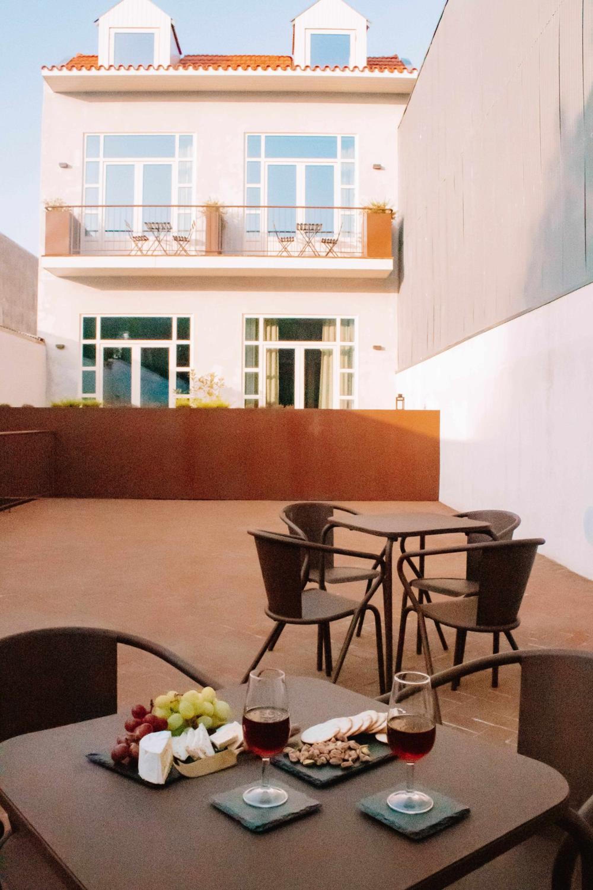 Apartment with Balcony - Photo 16