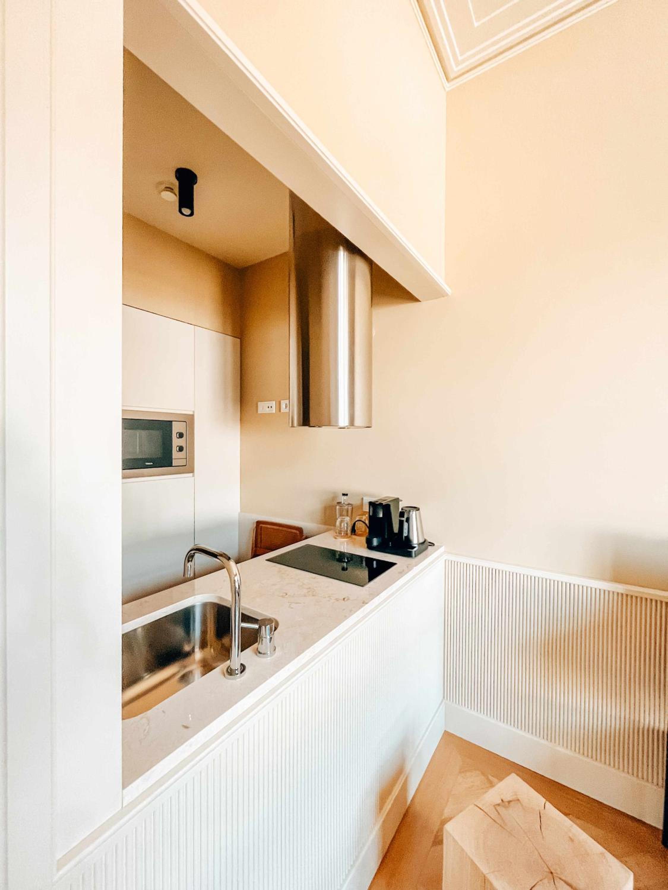 Apartment with Balcony - Photo 5